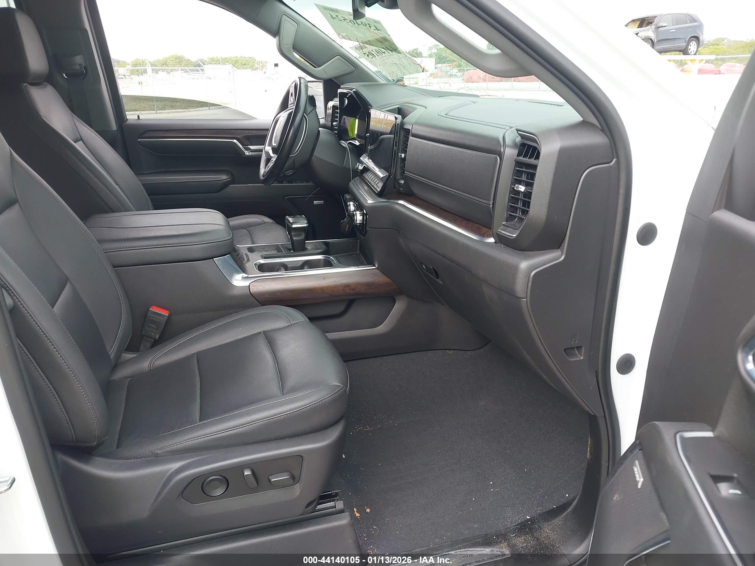 GMC SIERRA image 5