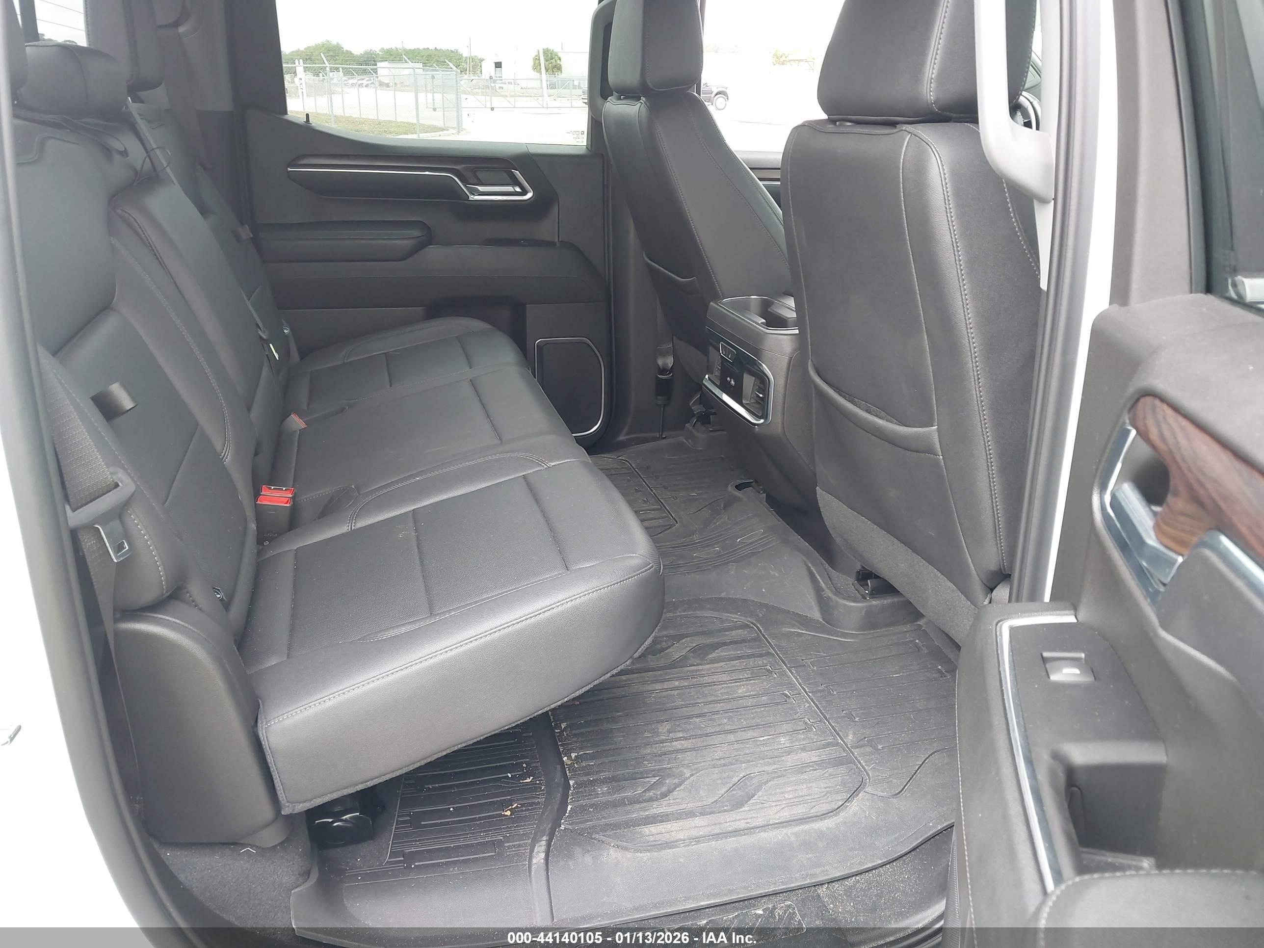 GMC SIERRA image 8