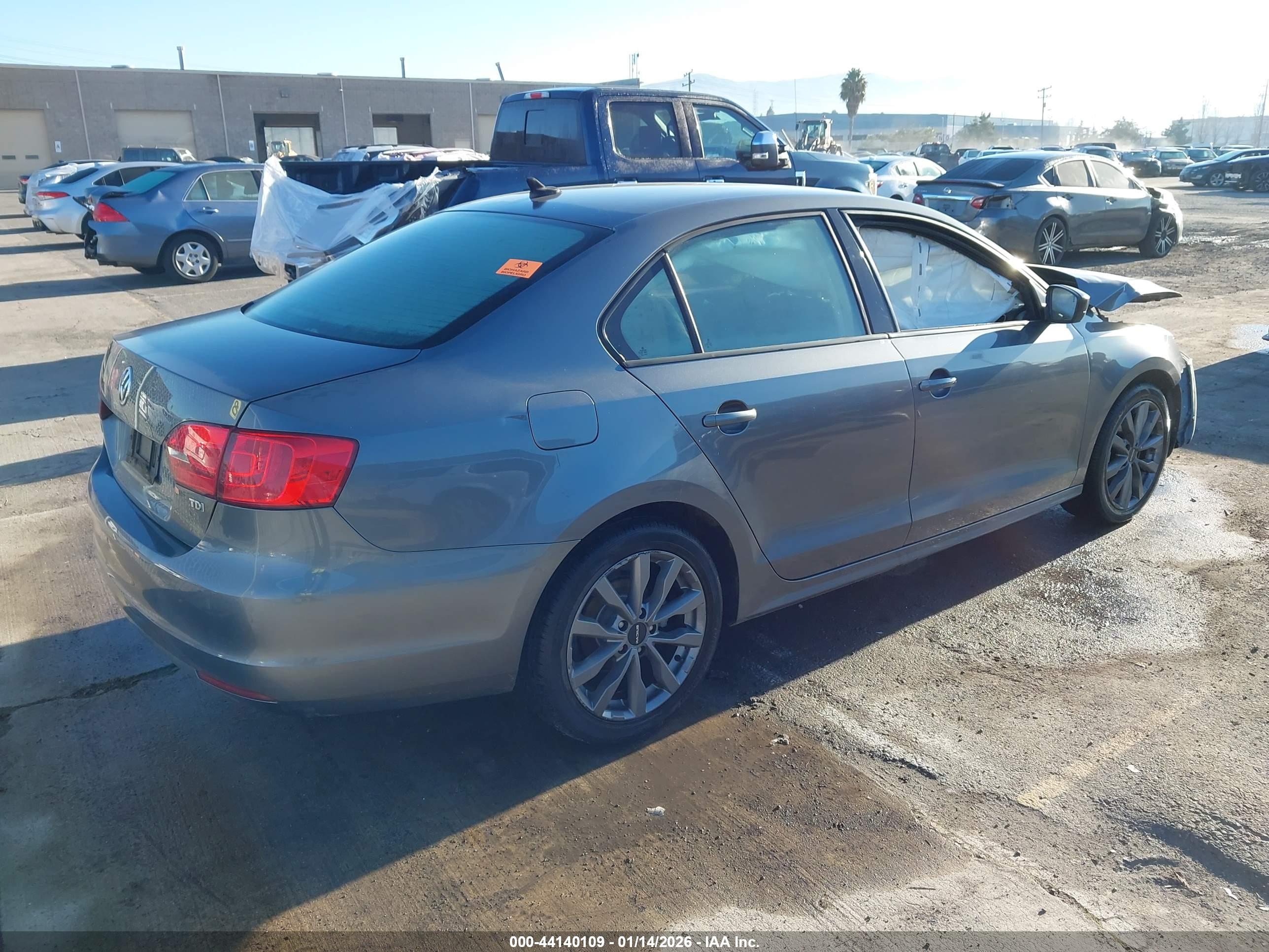 VOLKSWAGEN JETTA image 4