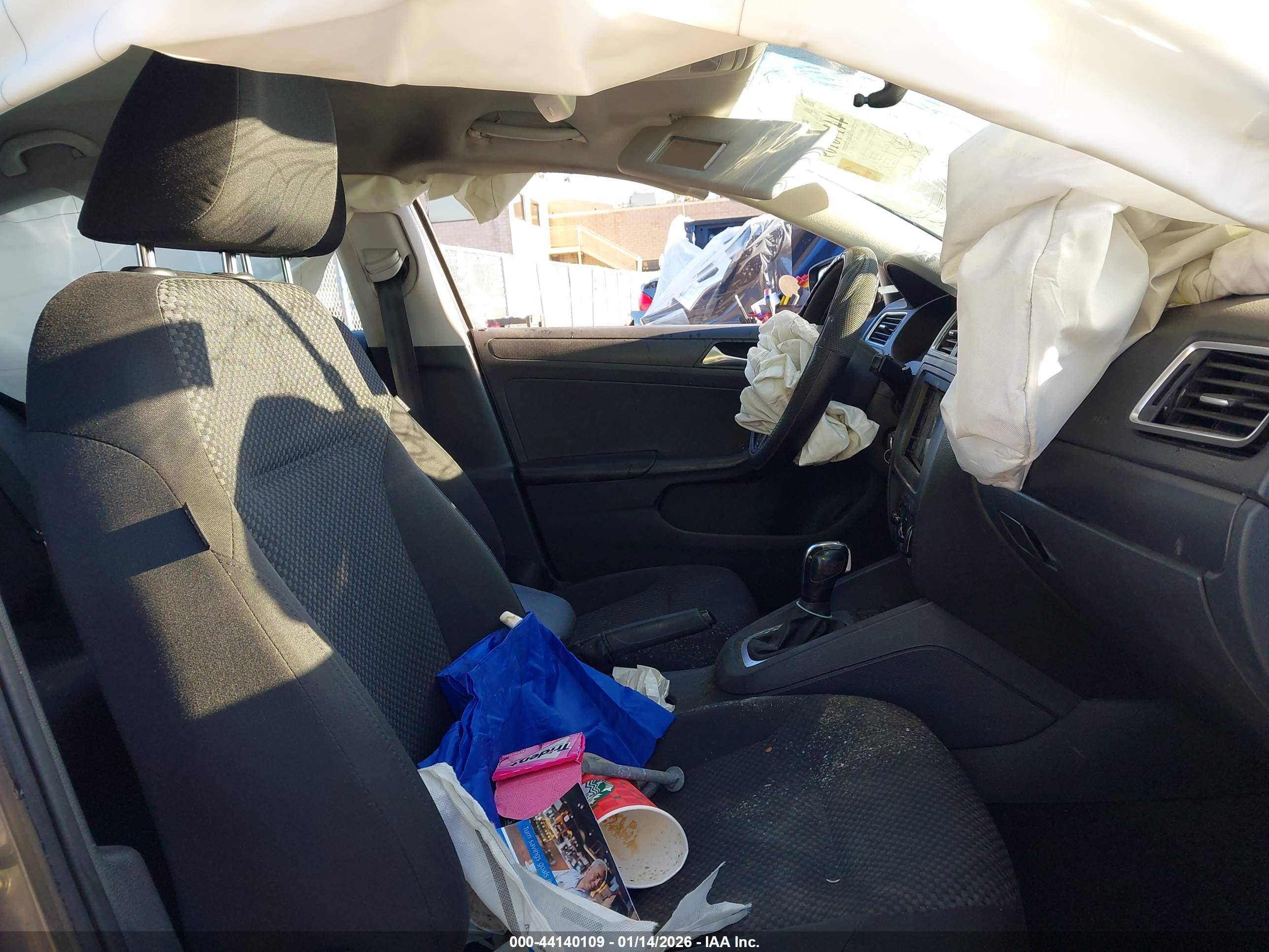 VOLKSWAGEN JETTA image 5