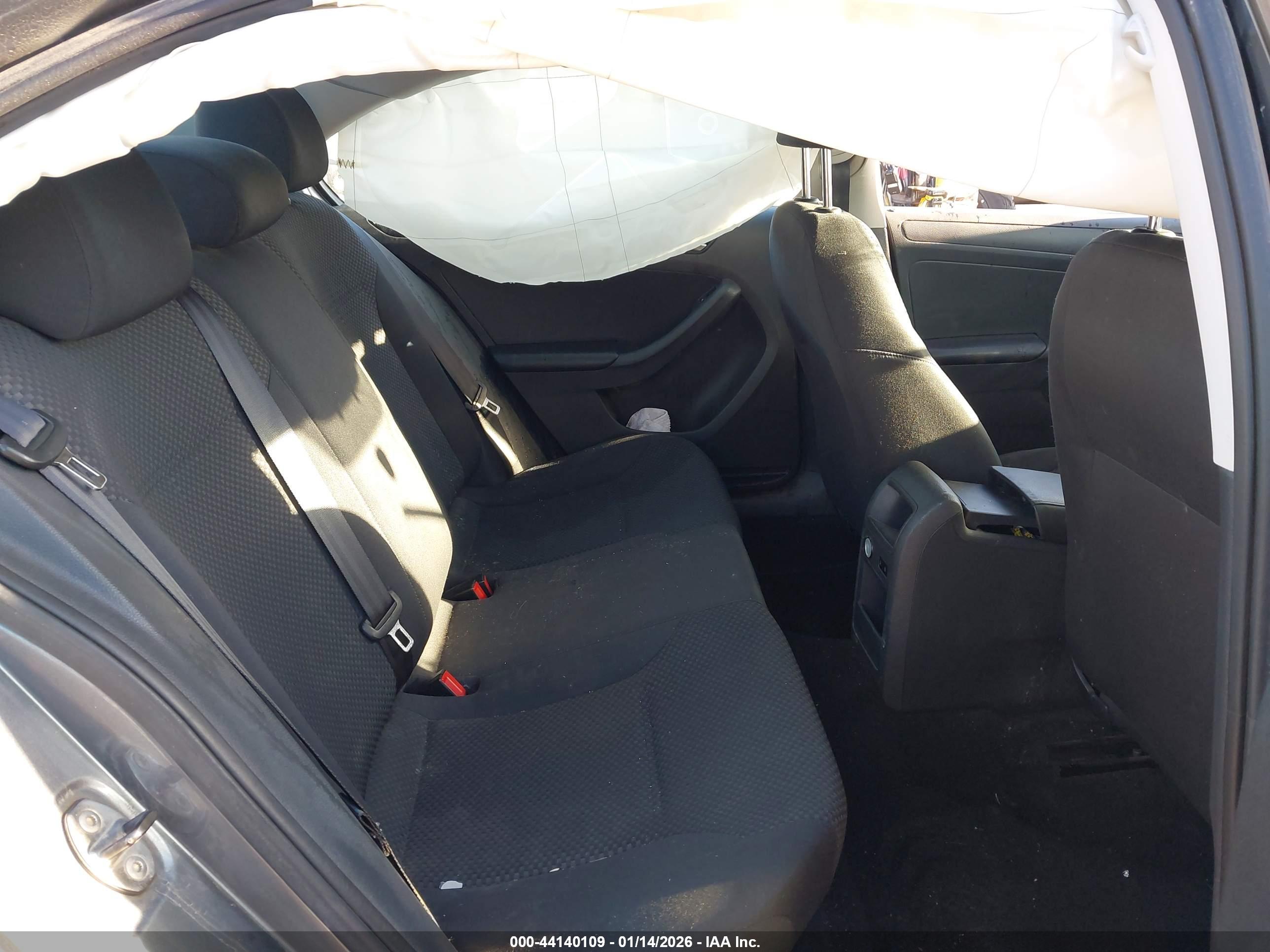 VOLKSWAGEN JETTA image 8