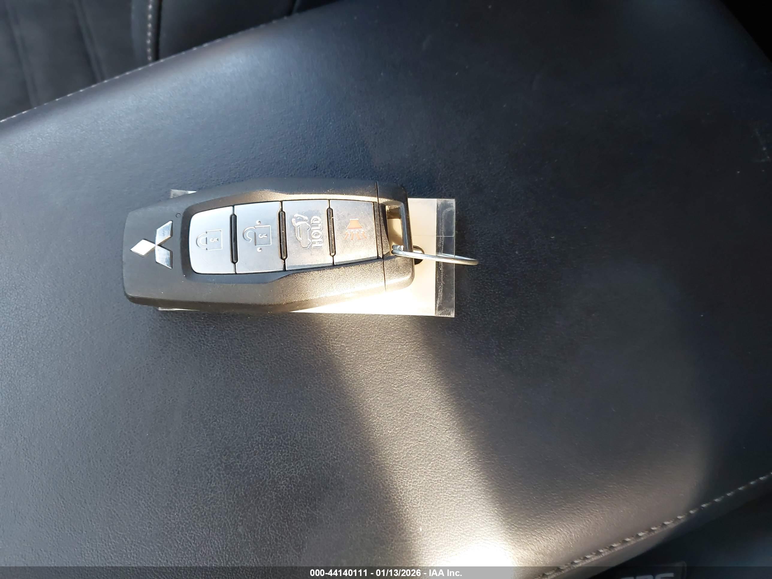 MITSUBISHI OUTLANDER image 11