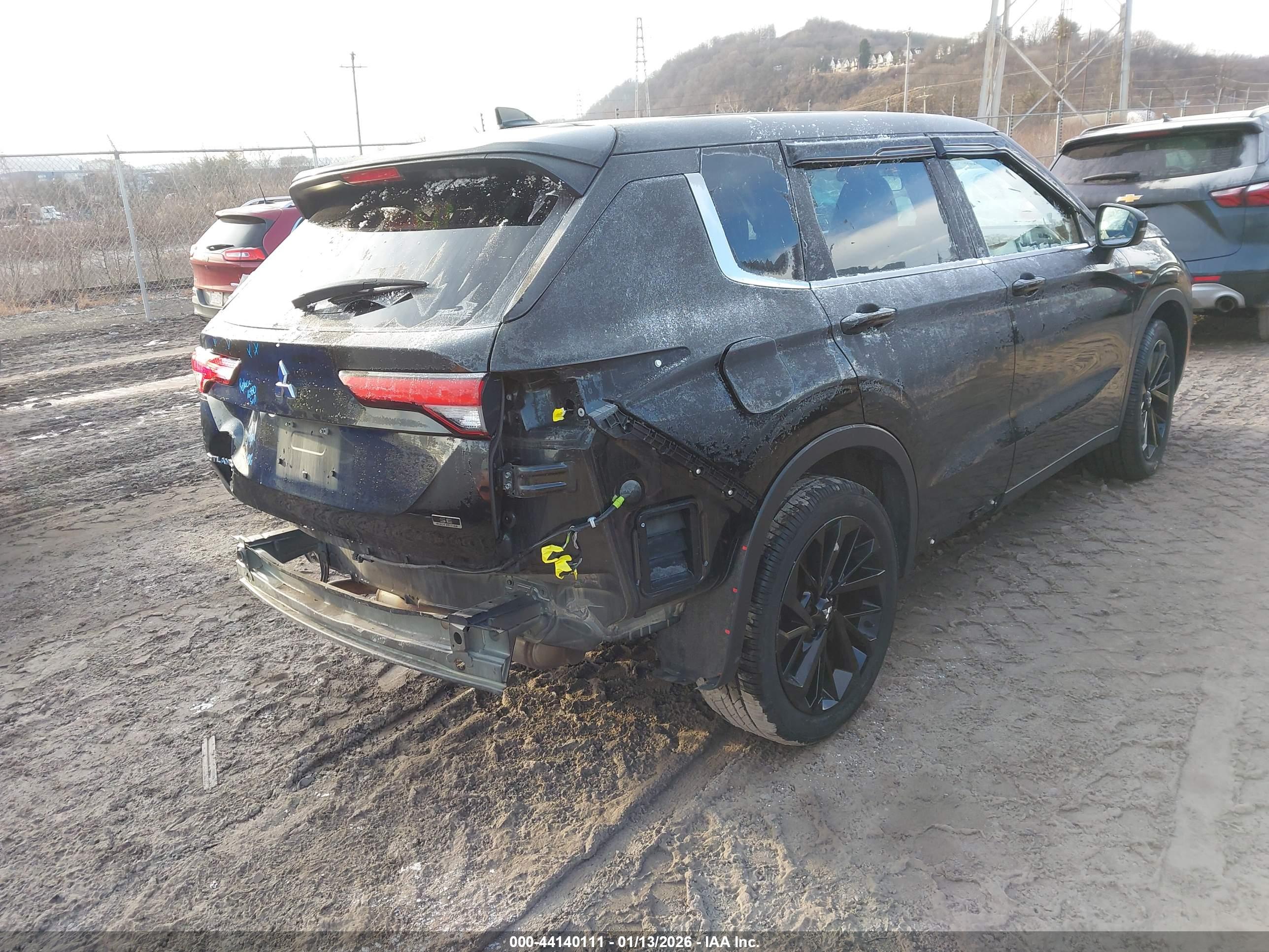 MITSUBISHI OUTLANDER image 4