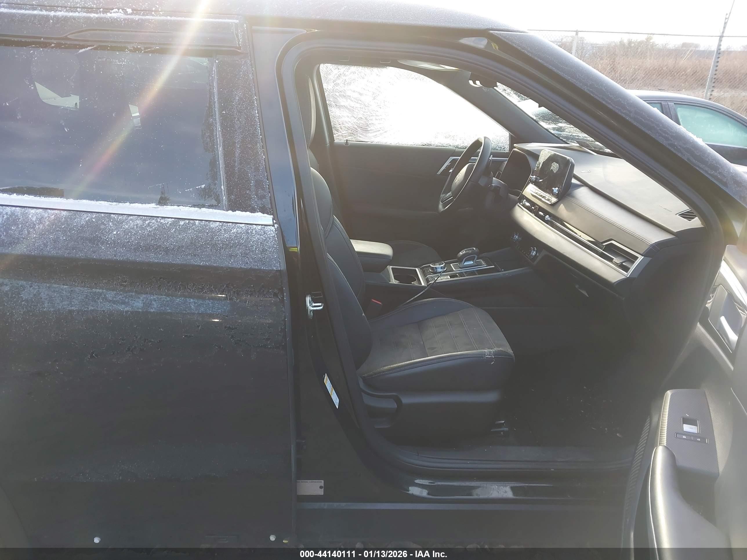 MITSUBISHI OUTLANDER image 5