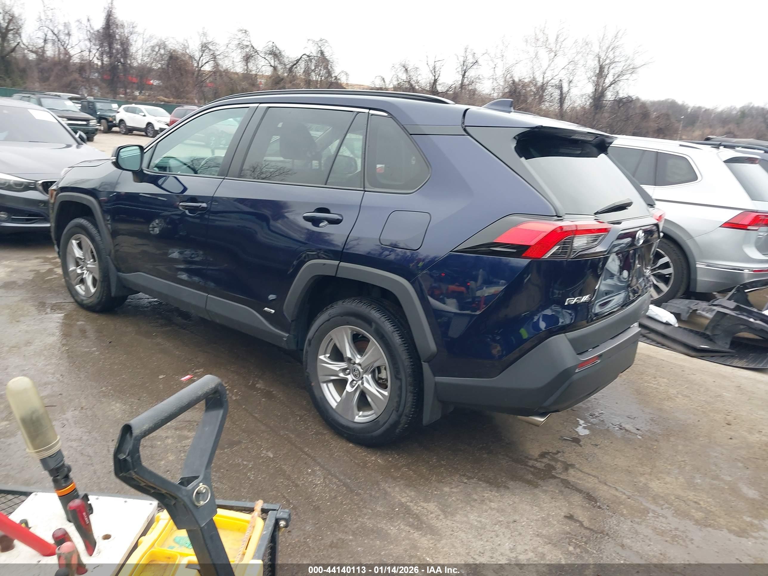 TOYOTA RAV4 image 3