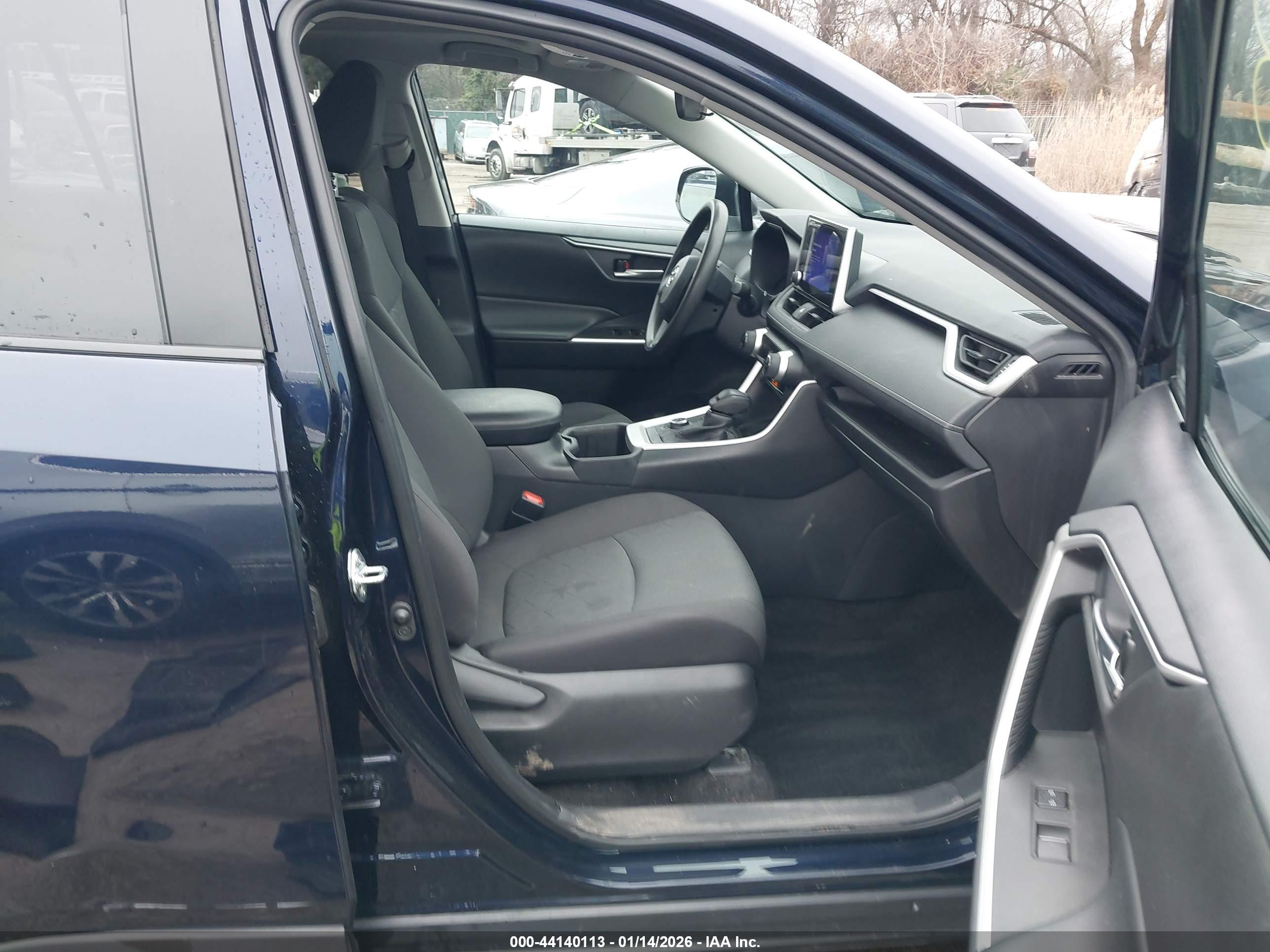 TOYOTA RAV4 image 5