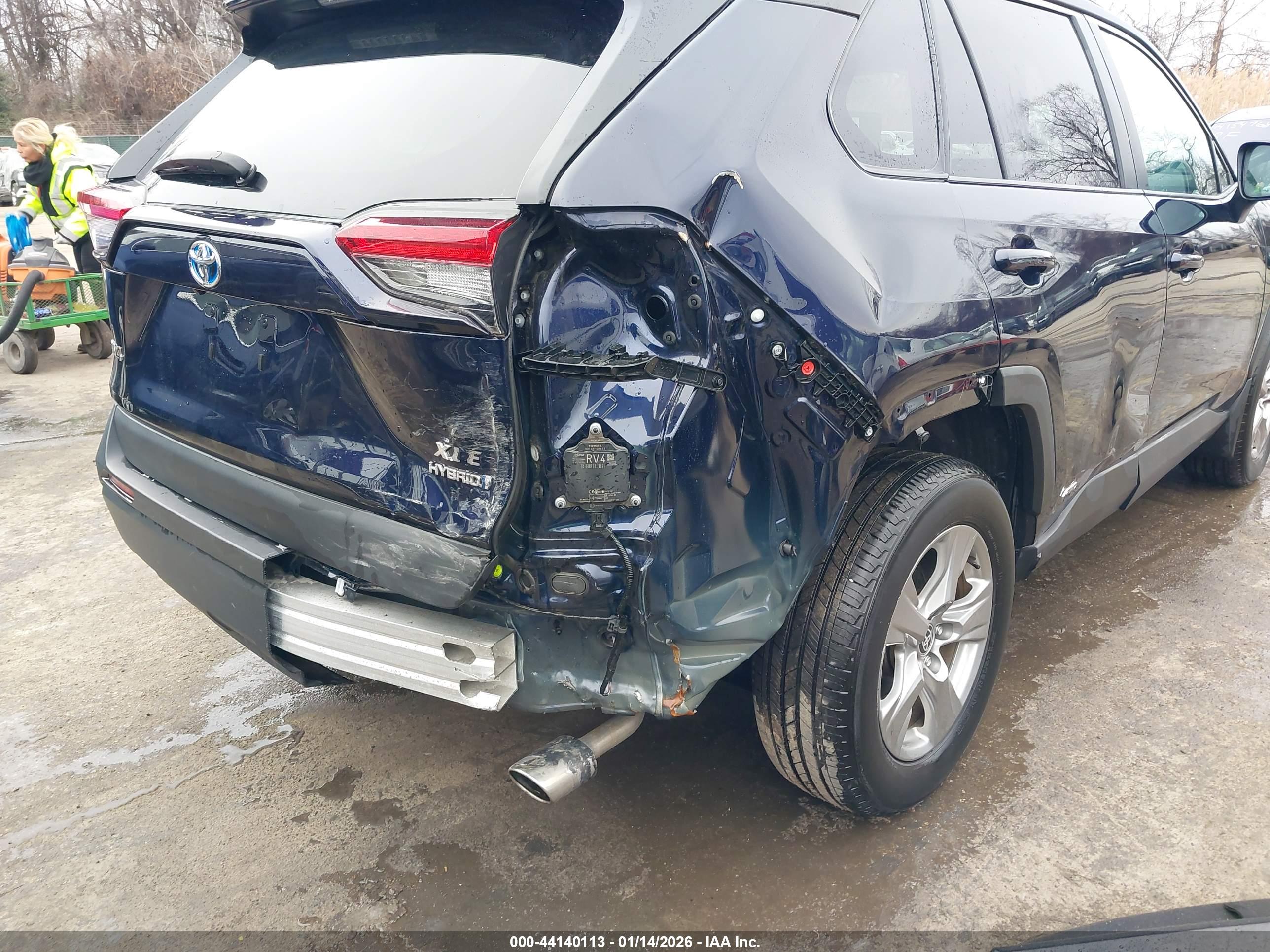 TOYOTA RAV4 image 6