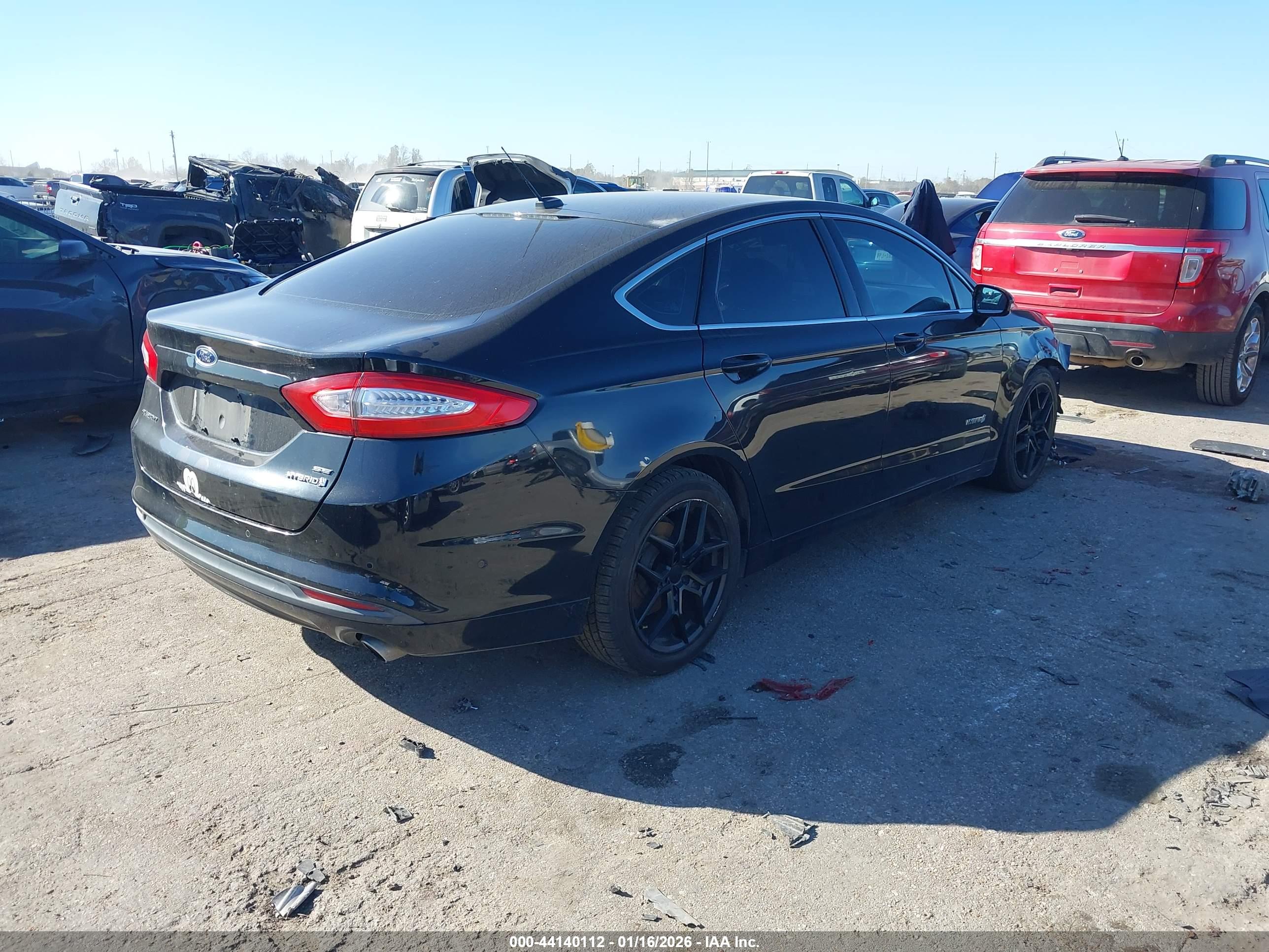 FORD FUSION image 4