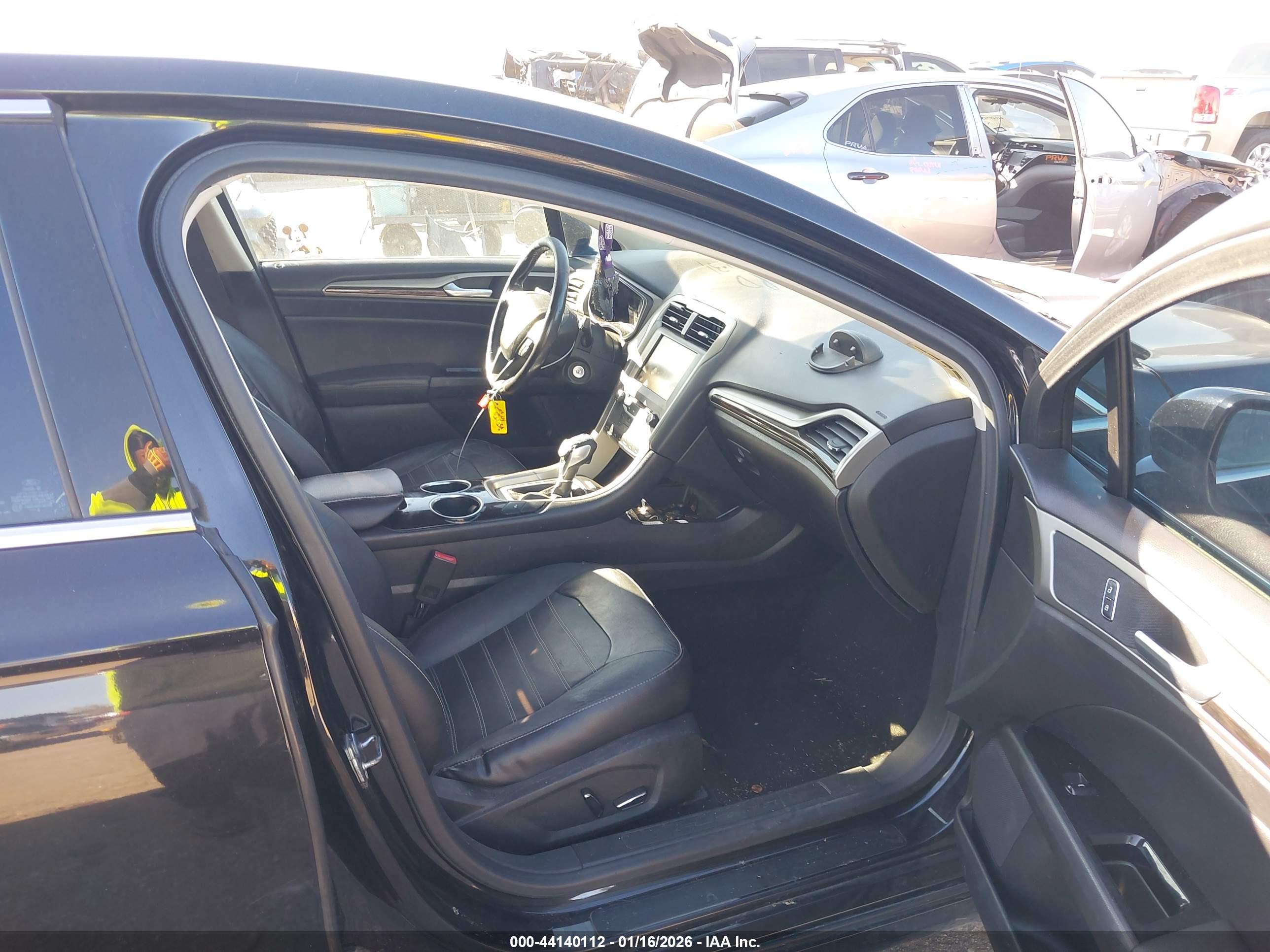 FORD FUSION image 5