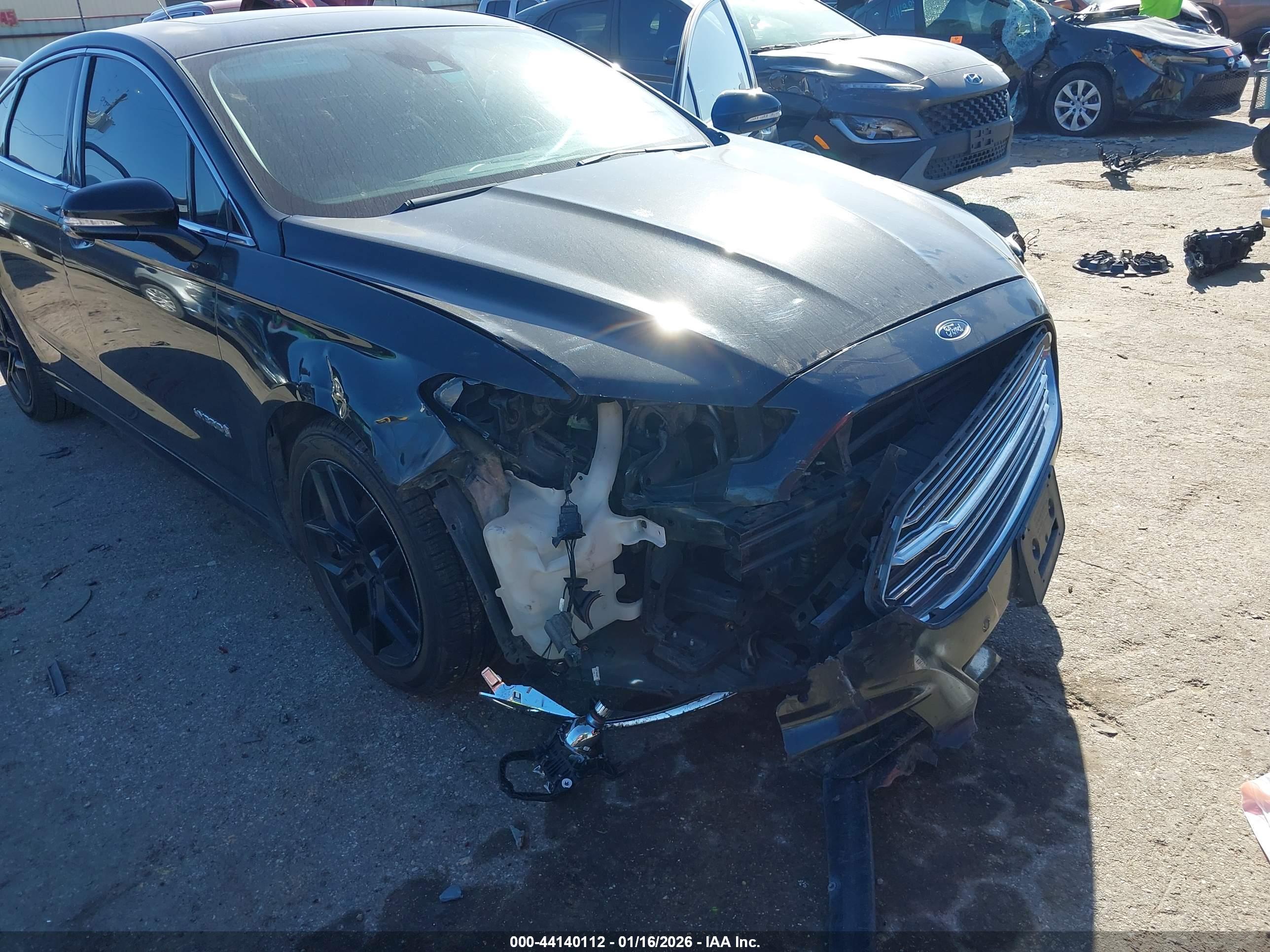 FORD FUSION image 6