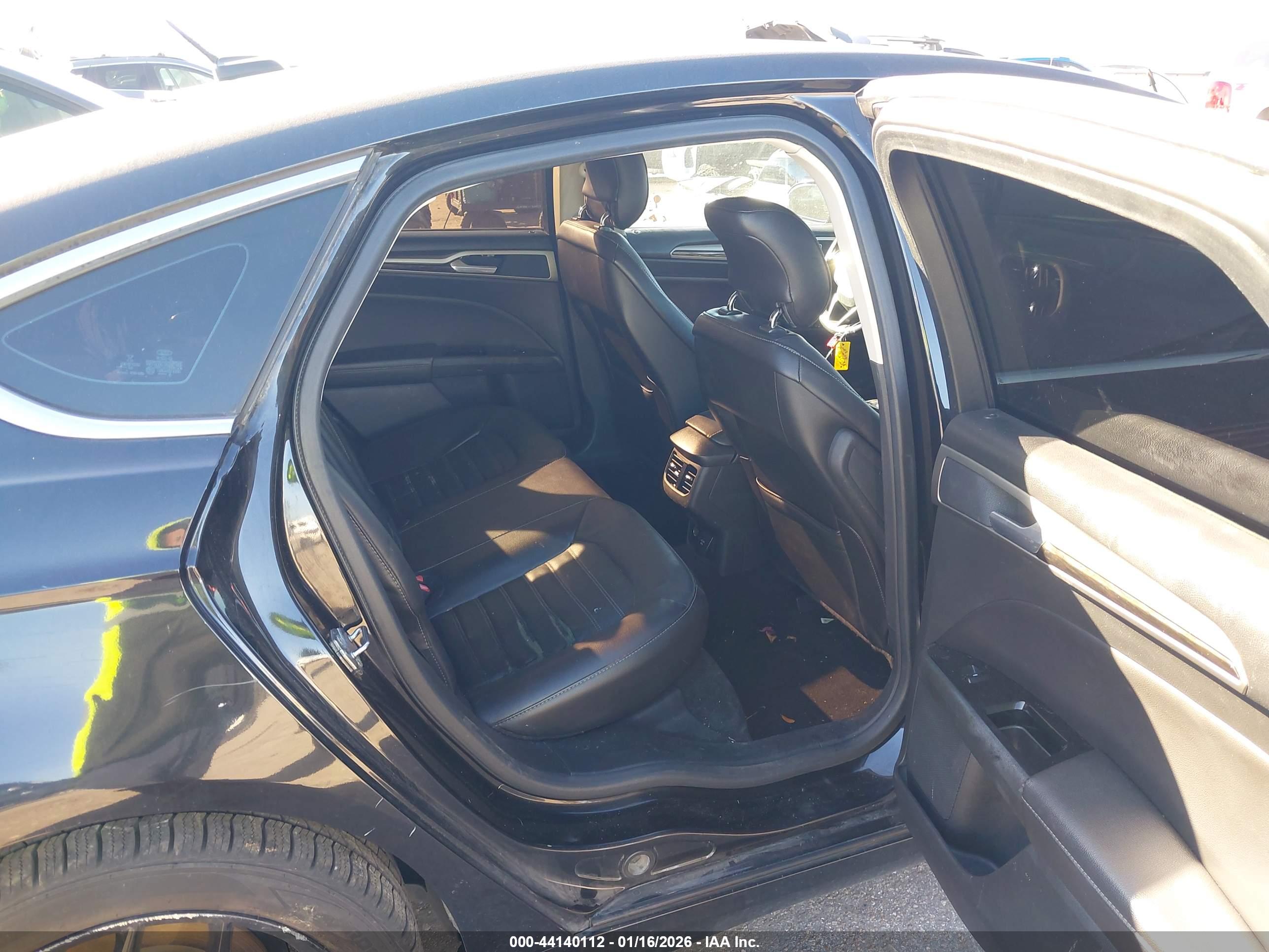 FORD FUSION image 8