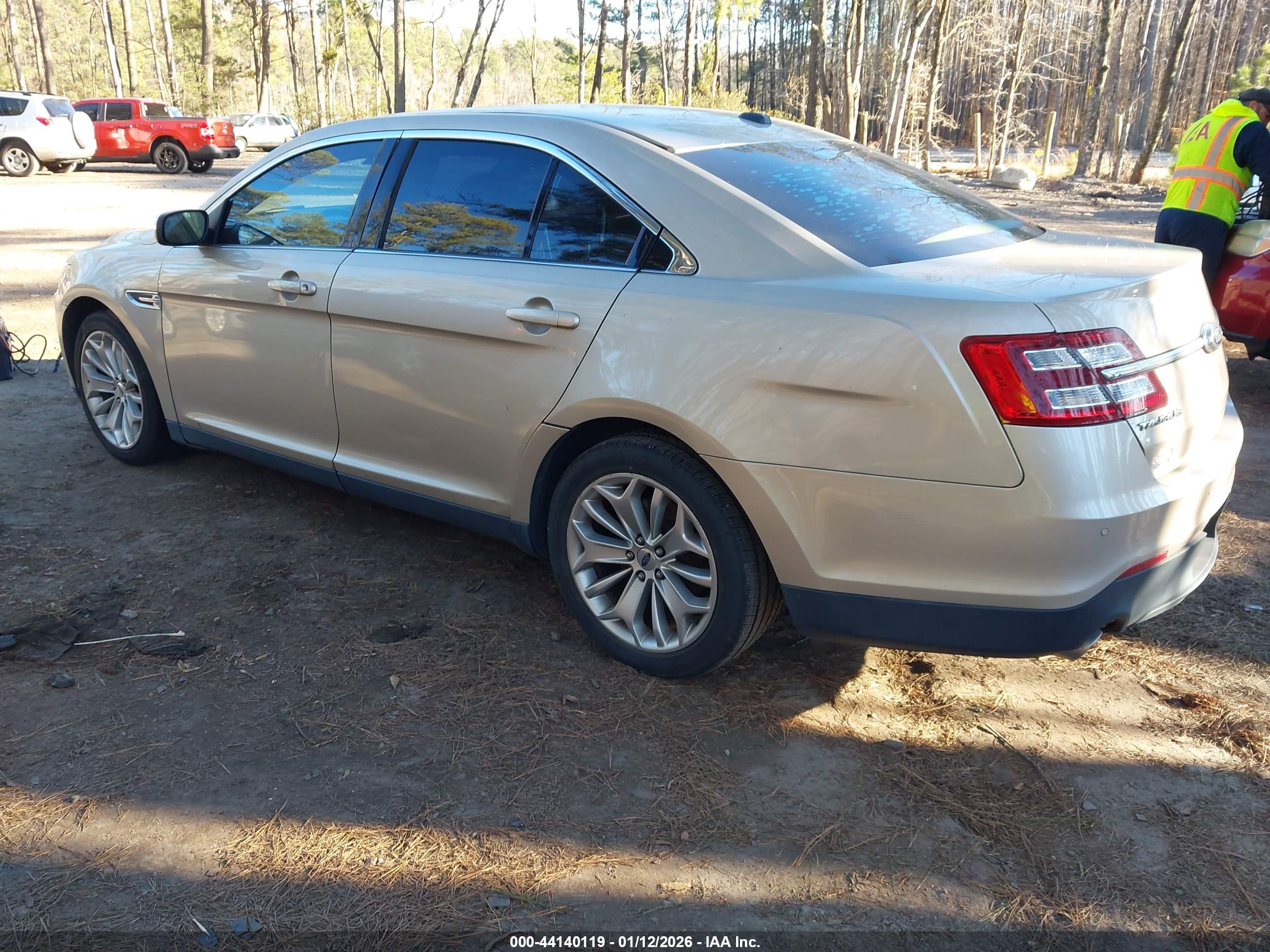 FORD TAURUS image 3