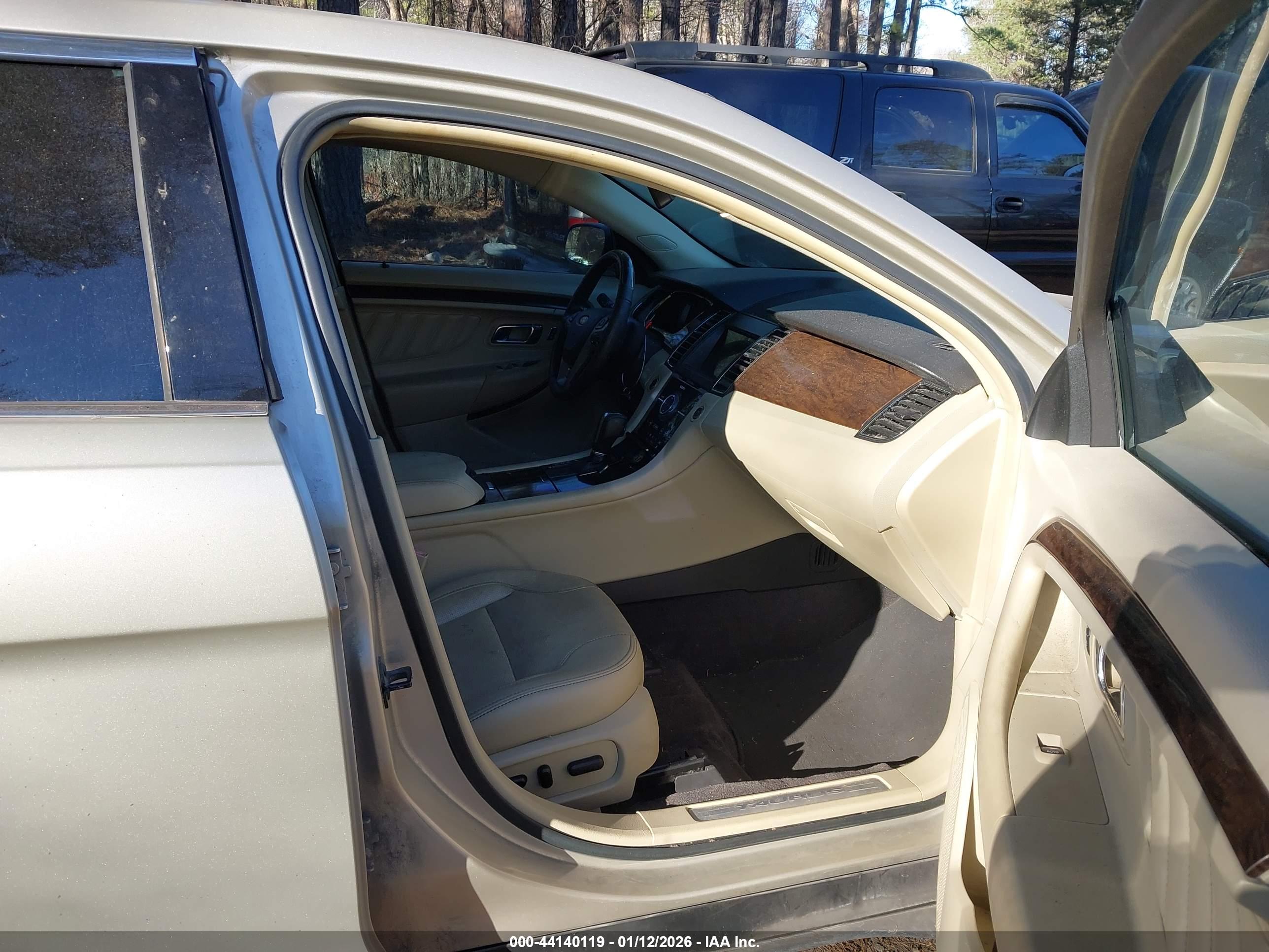FORD TAURUS image 5