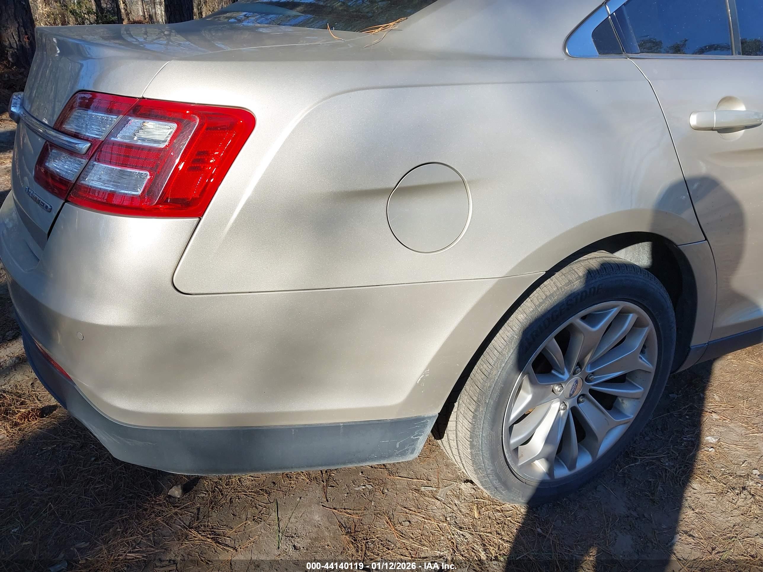 FORD TAURUS image 6