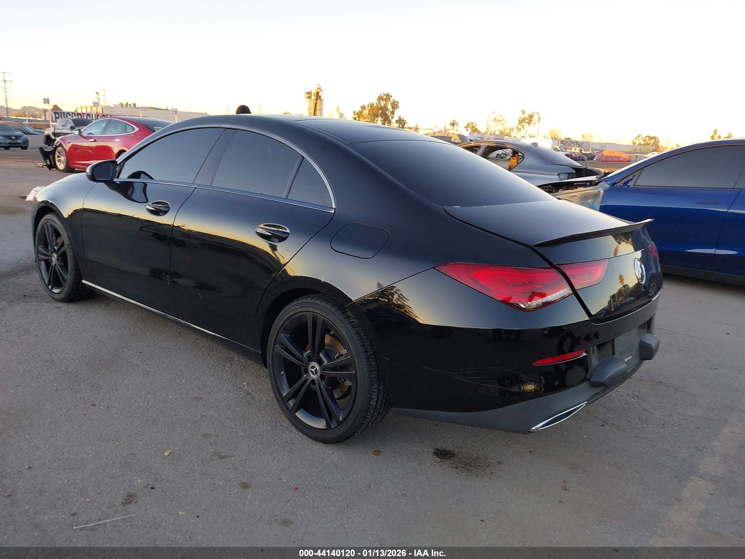 MERCEDES-BENZ CLA image 3