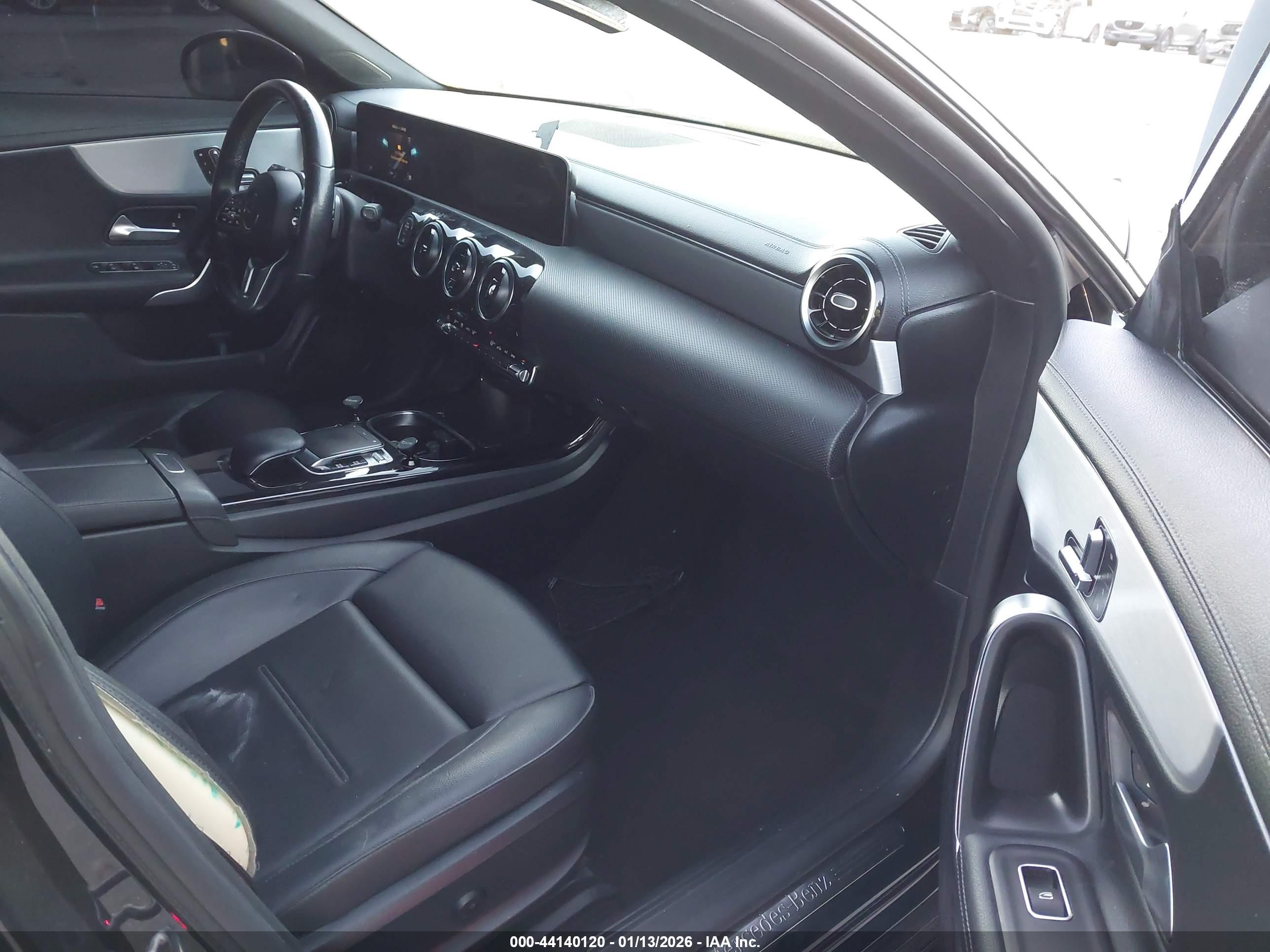 MERCEDES-BENZ CLA image 5