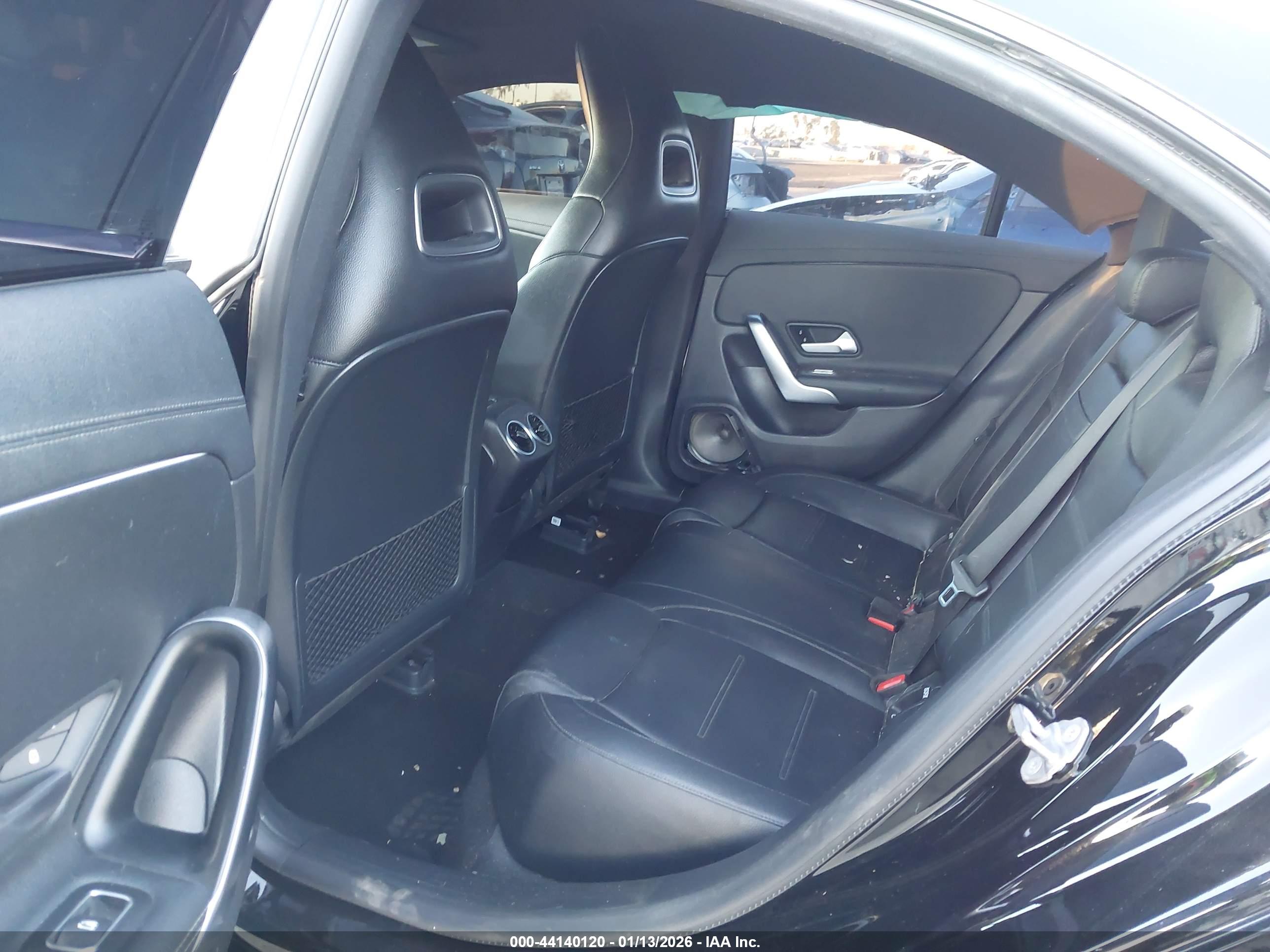MERCEDES-BENZ CLA image 8