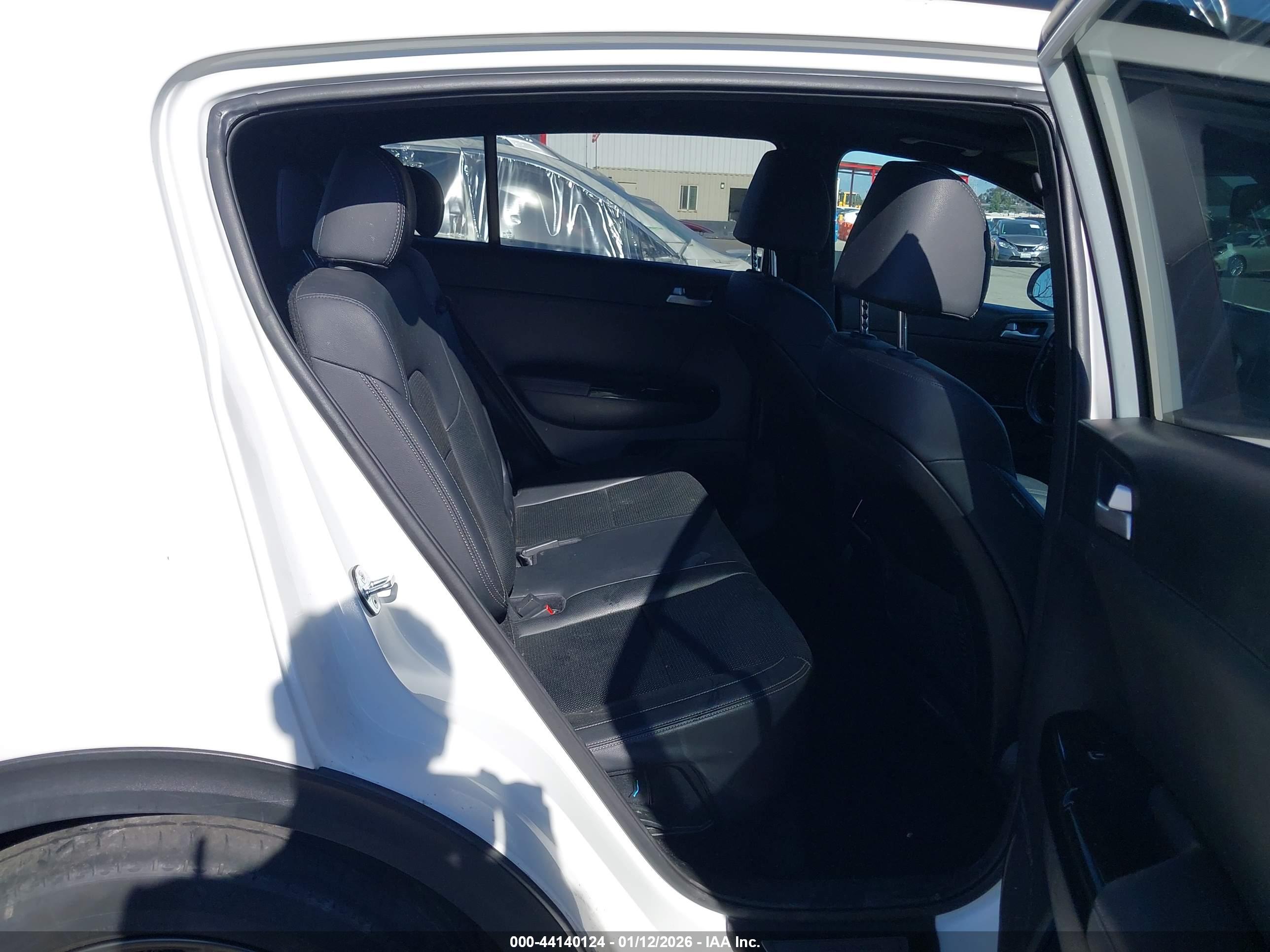 KIA SPORTAGE image 8