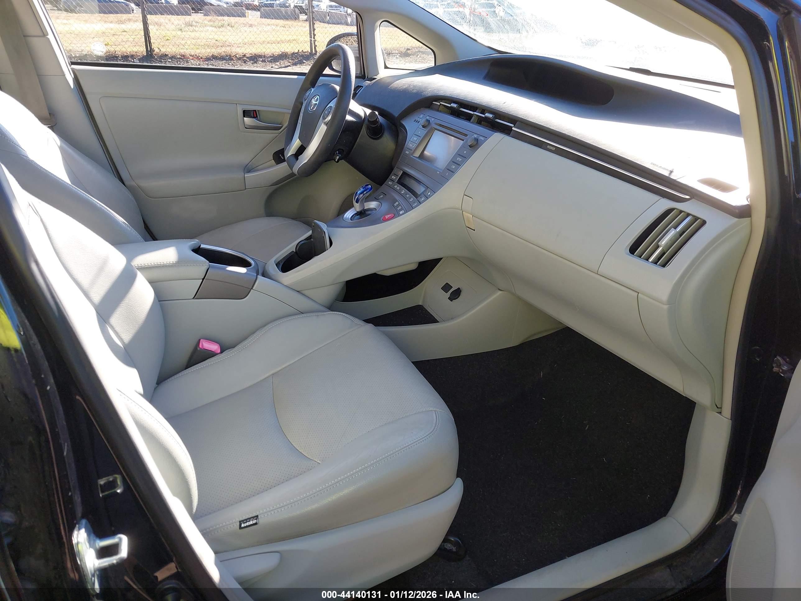 TOYOTA PRIUS image 5