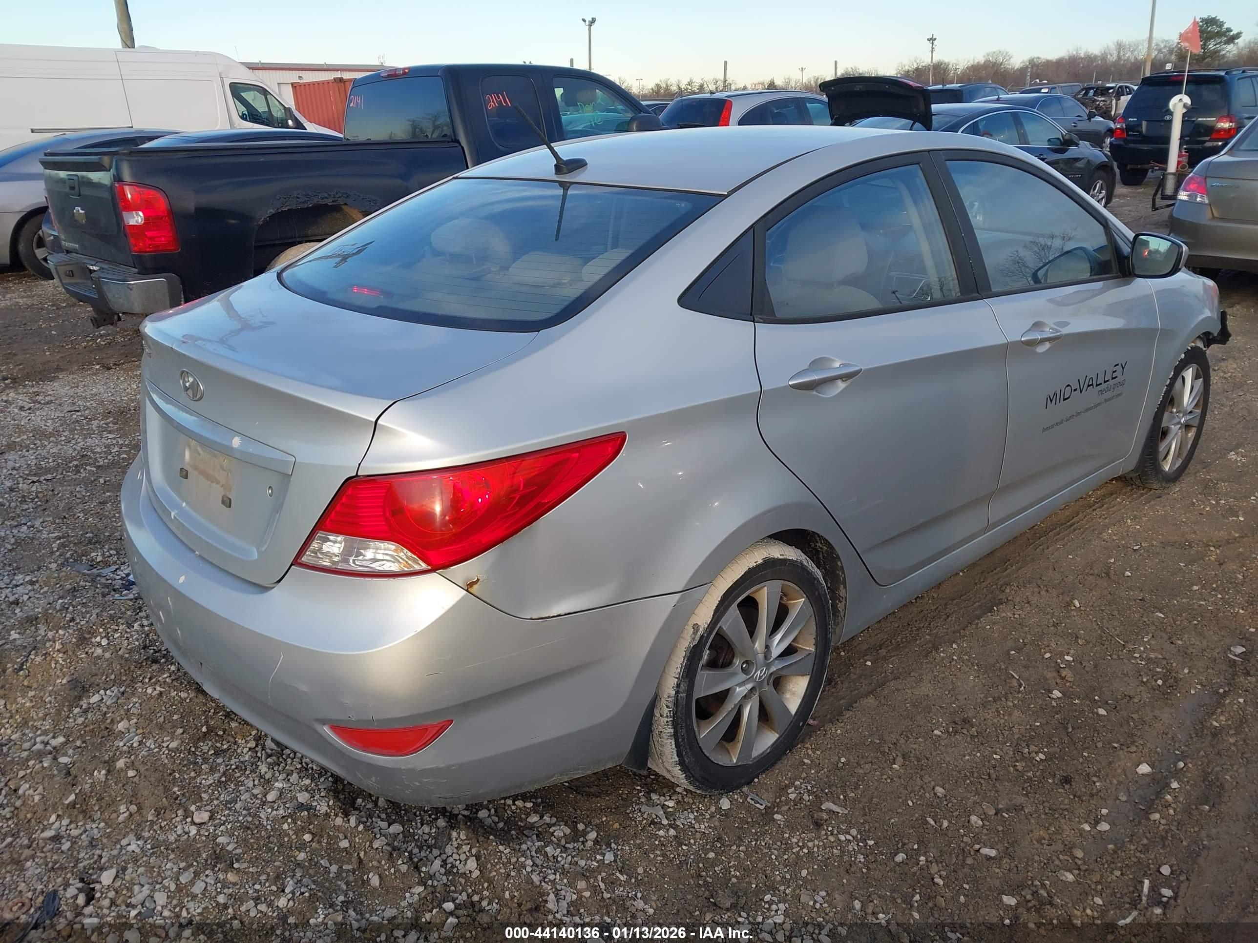 HYUNDAI ACCENT image 4
