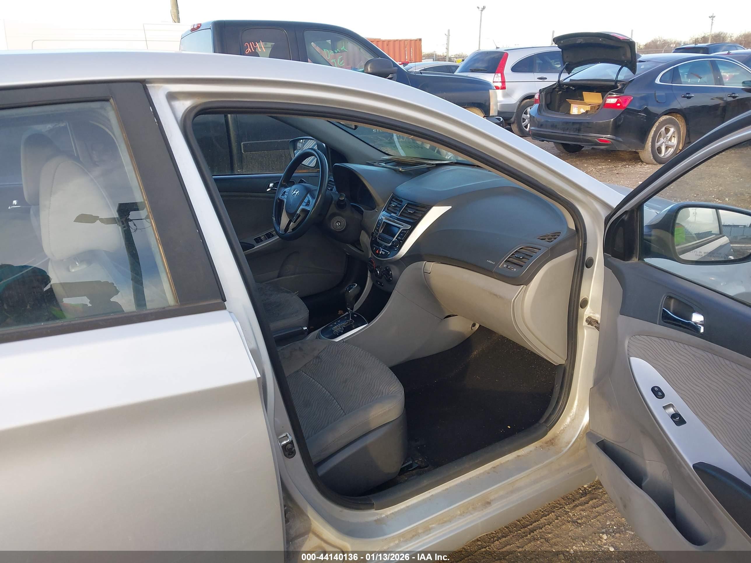 HYUNDAI ACCENT image 5