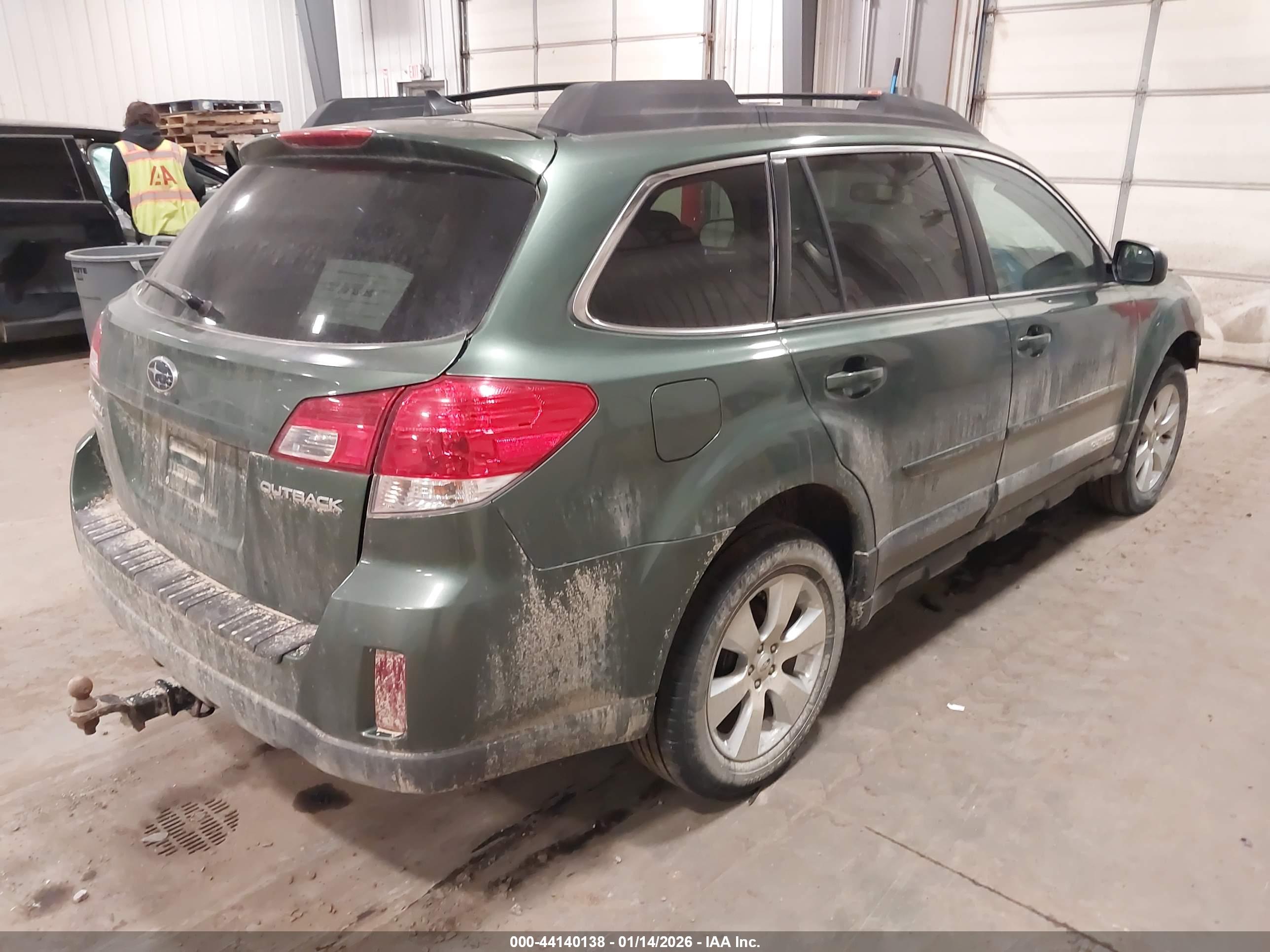 SUBARU OUTBACK image 4