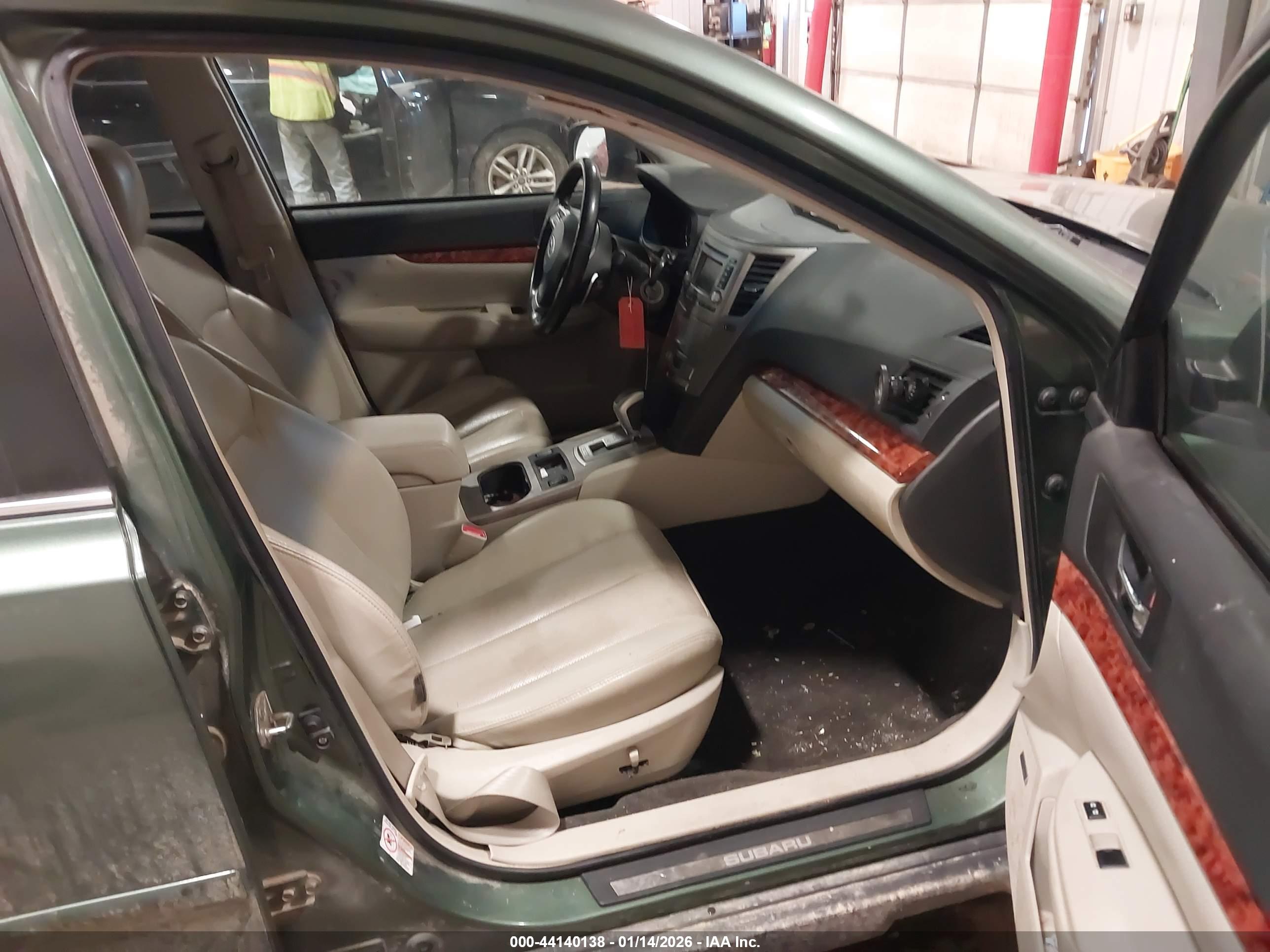 SUBARU OUTBACK image 5