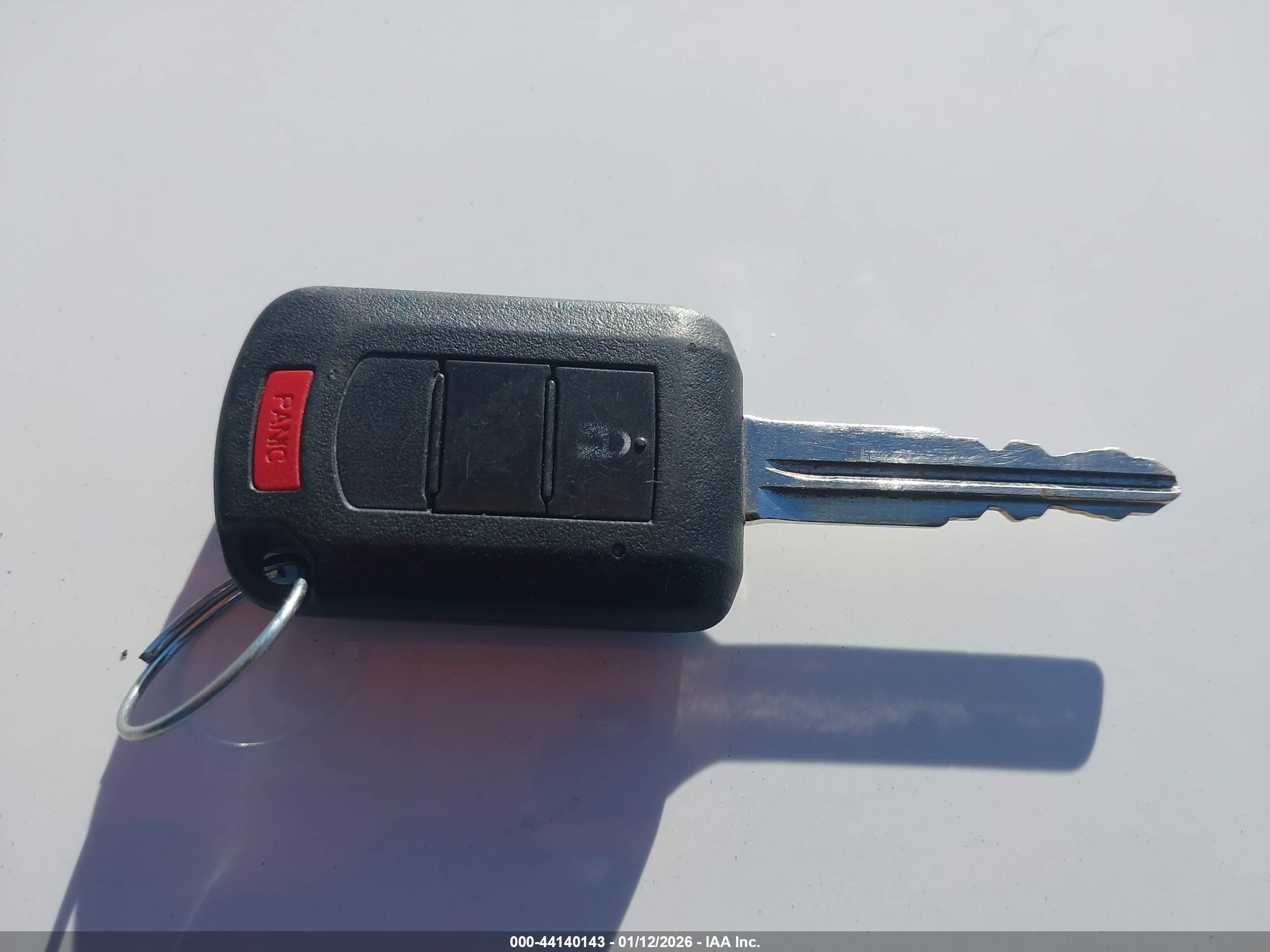 MITSUBISHI OUTLANDER image 11