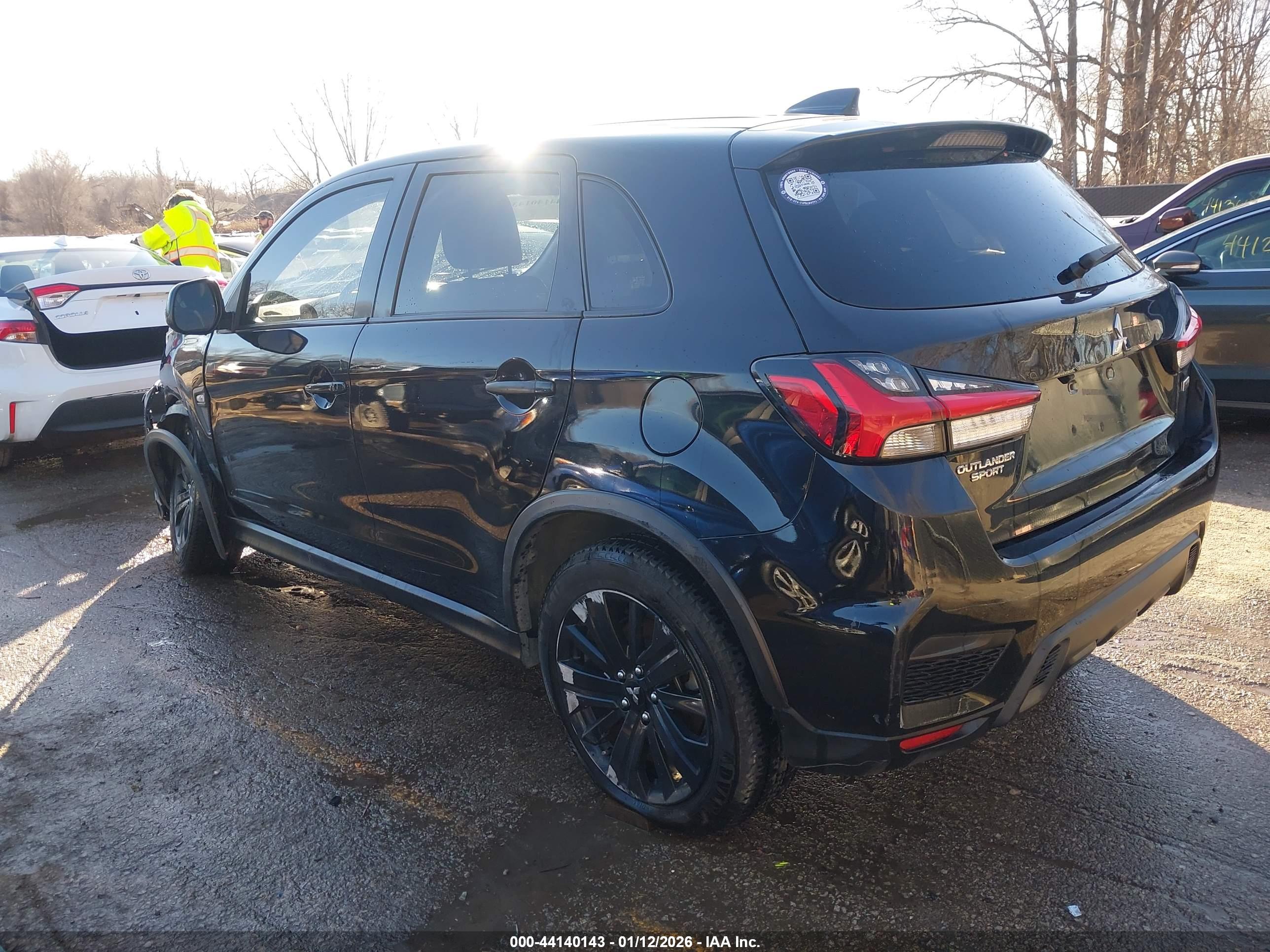 MITSUBISHI OUTLANDER image 3