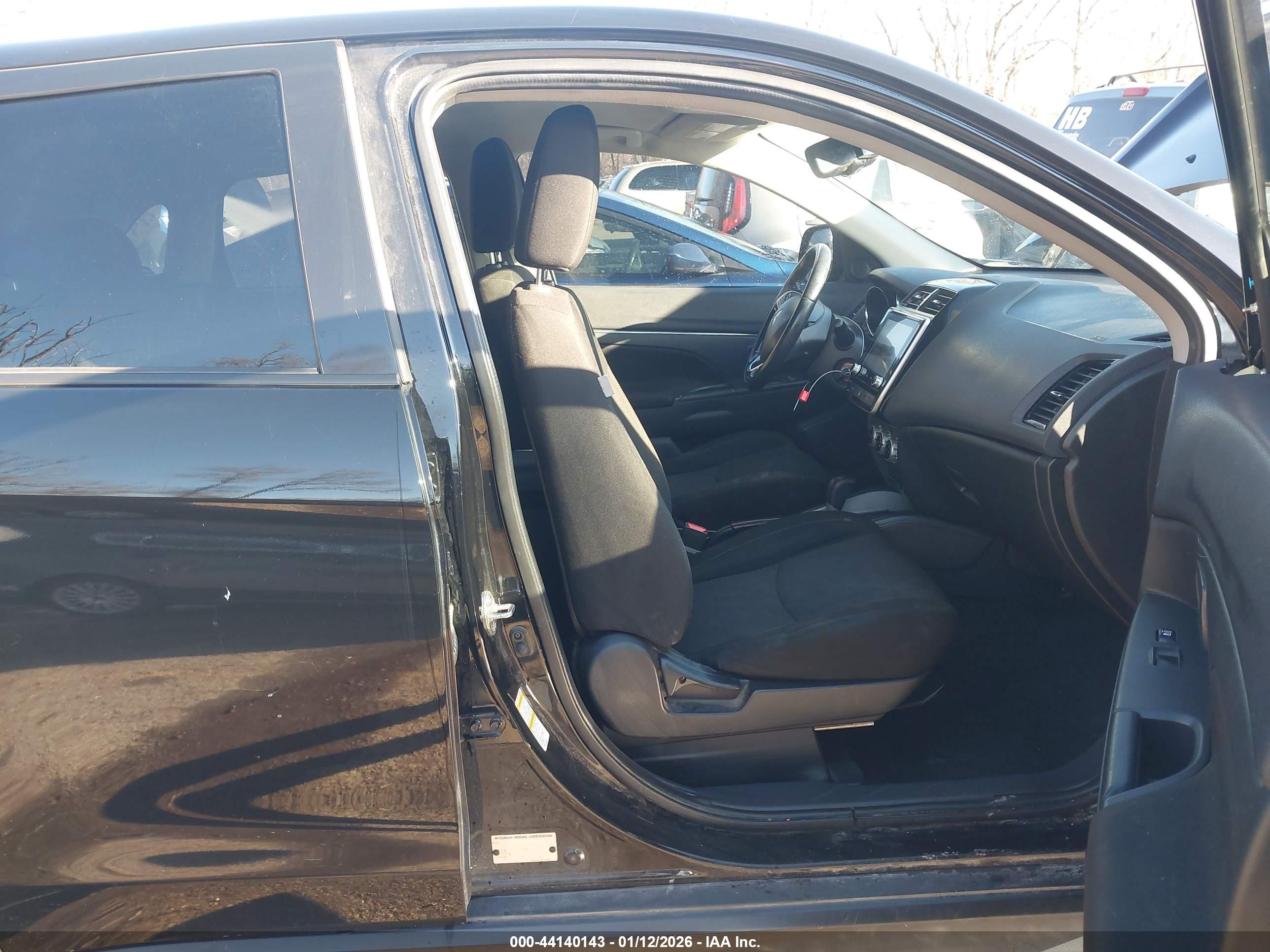MITSUBISHI OUTLANDER image 5