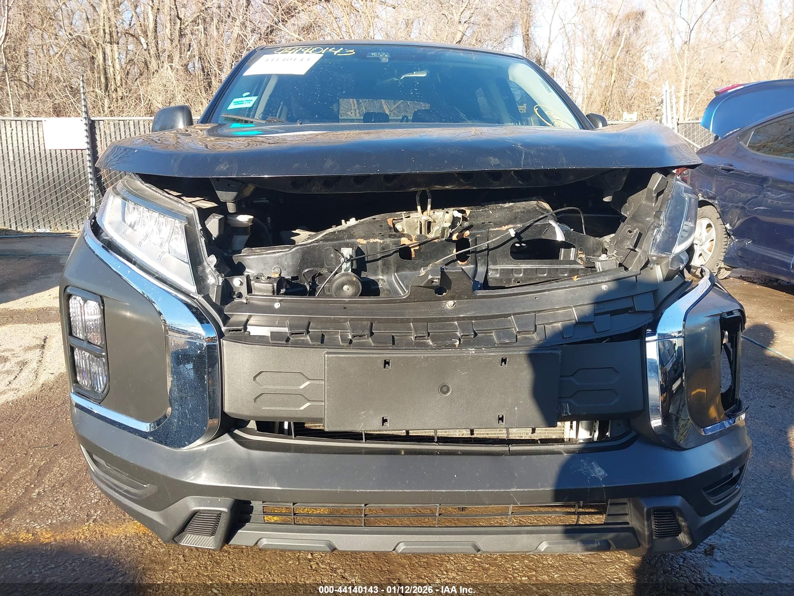 MITSUBISHI OUTLANDER image 6