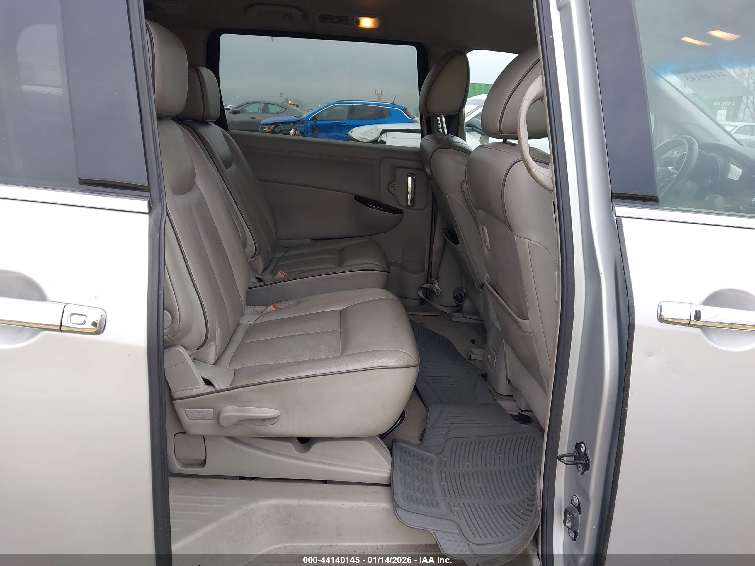 NISSAN QUEST image 8