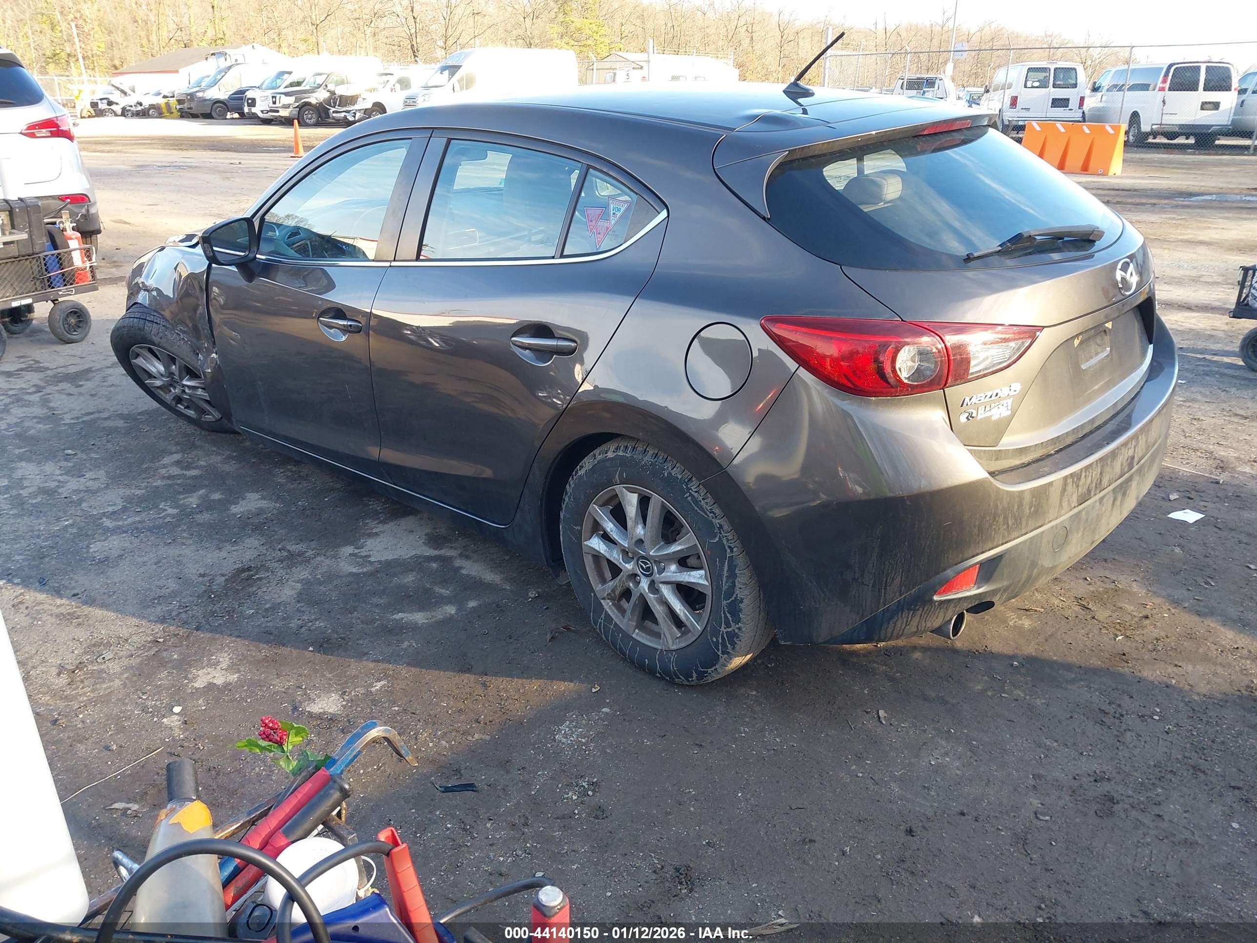 MAZDA MAZDA3 image 3