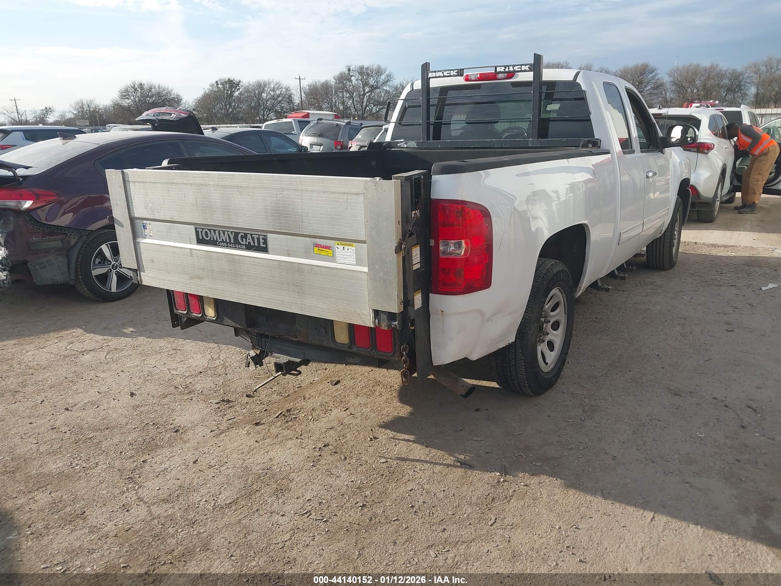 CHEVROLET SILVERADO image 4