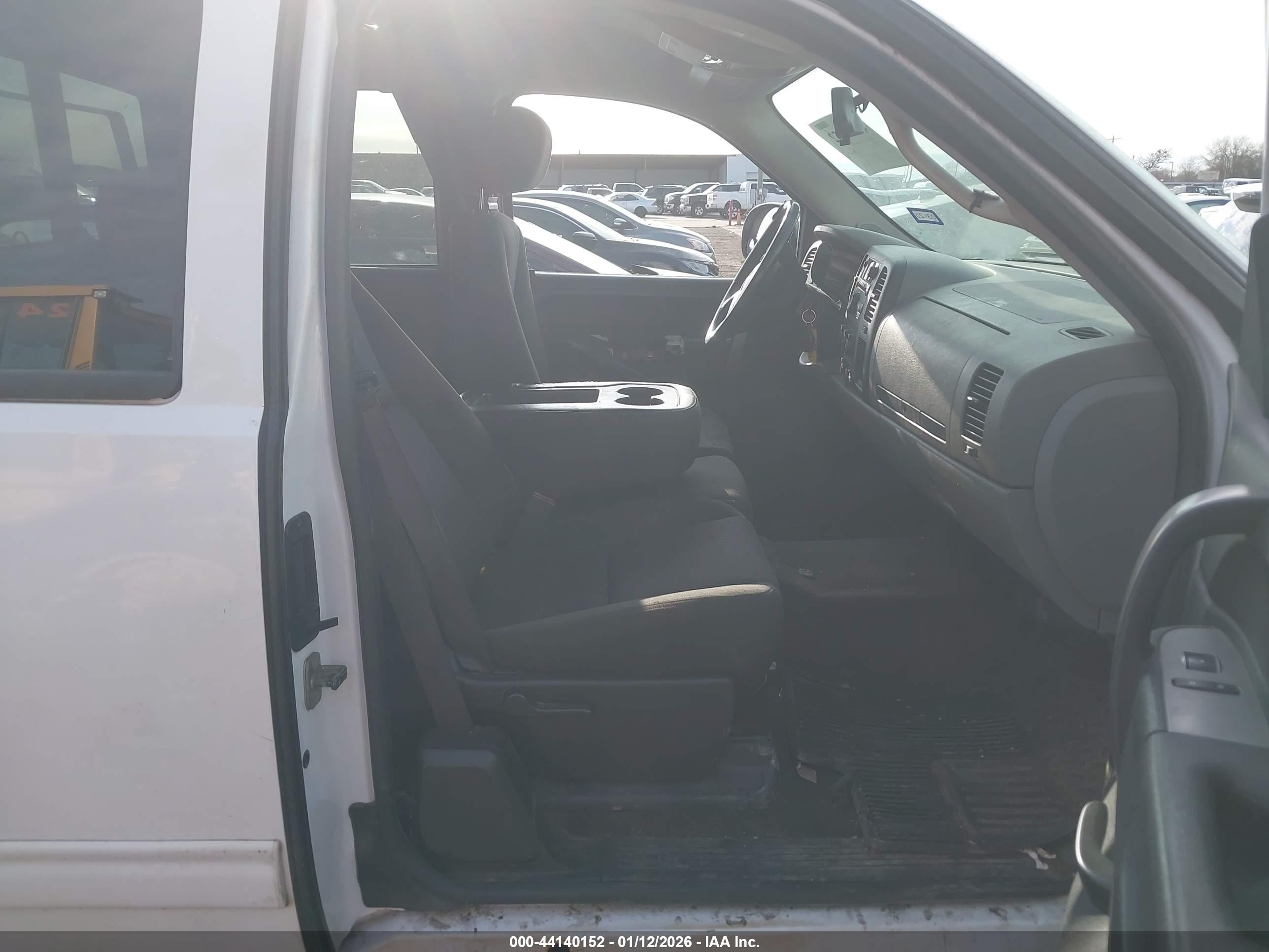 CHEVROLET SILVERADO image 5