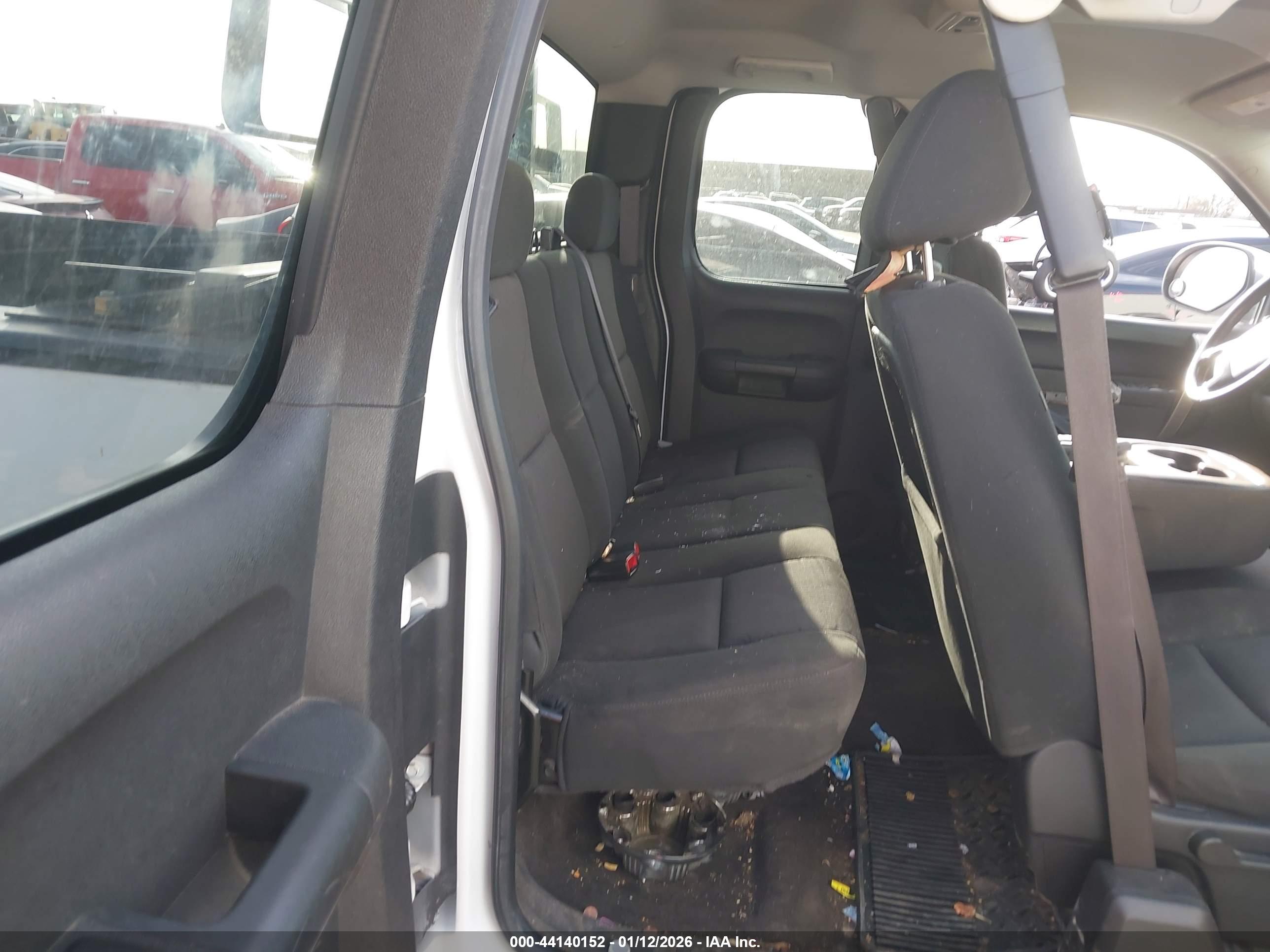CHEVROLET SILVERADO image 8