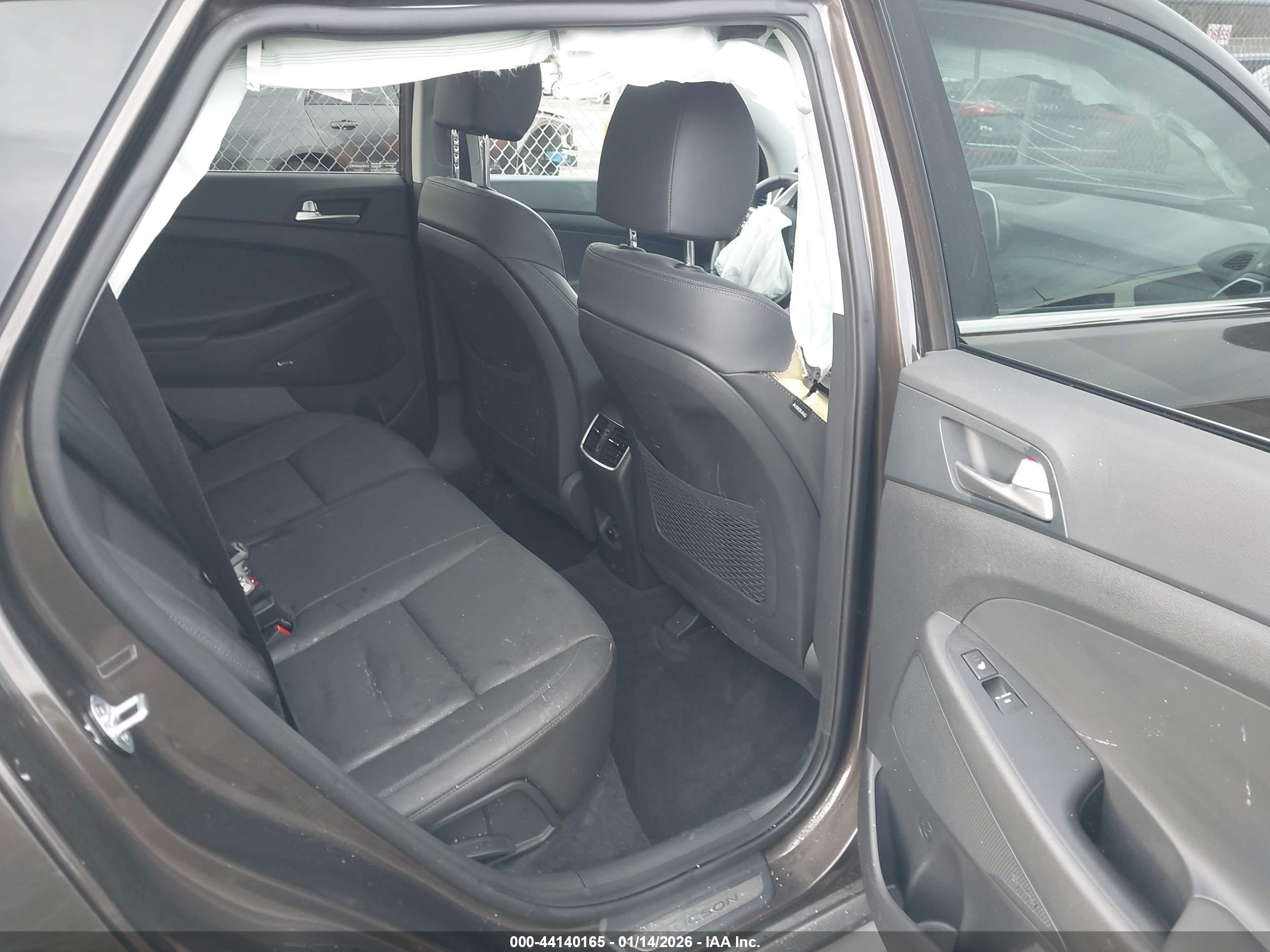 HYUNDAI TUCSON image 8