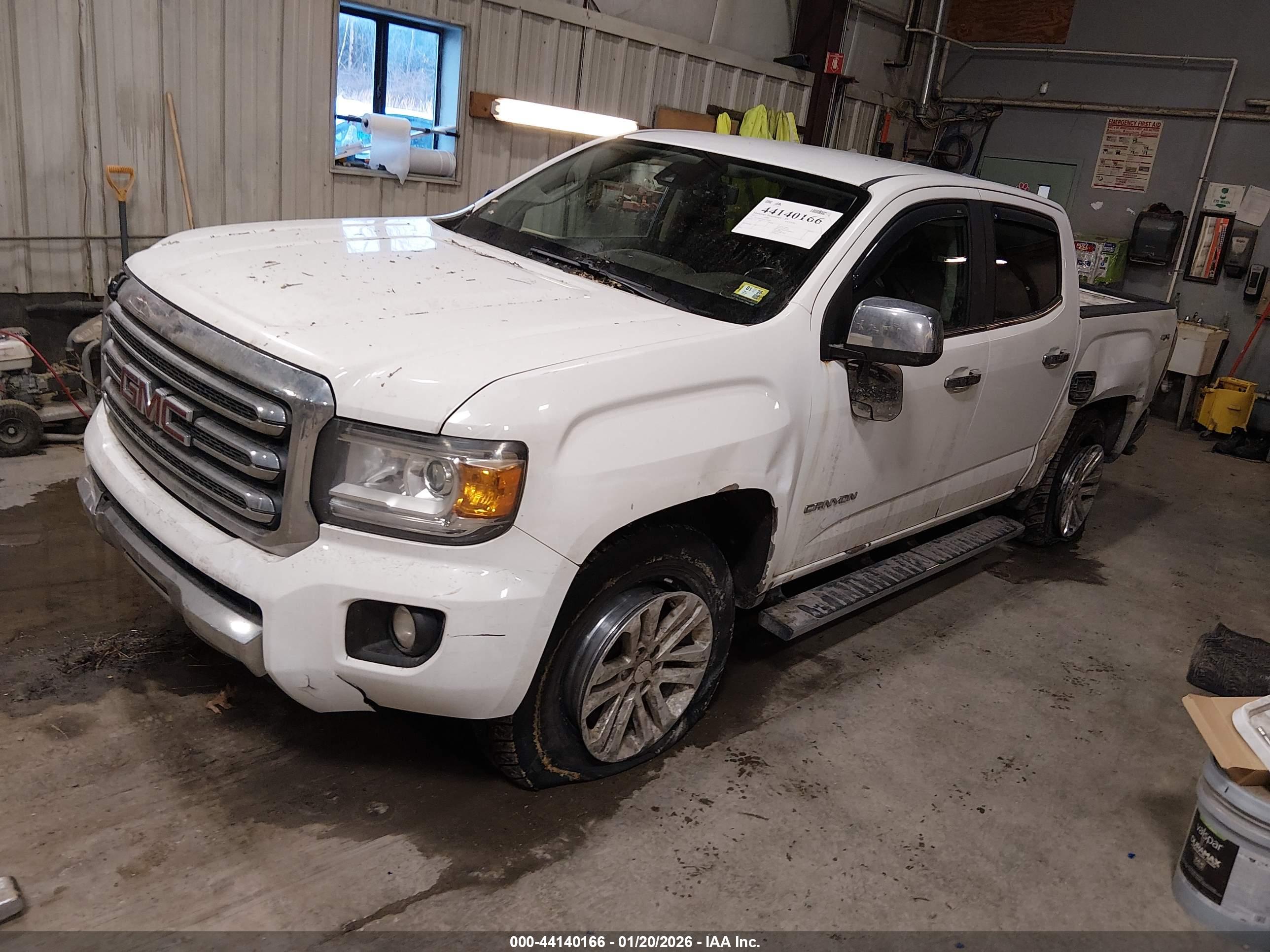 GMC CANYON image 2