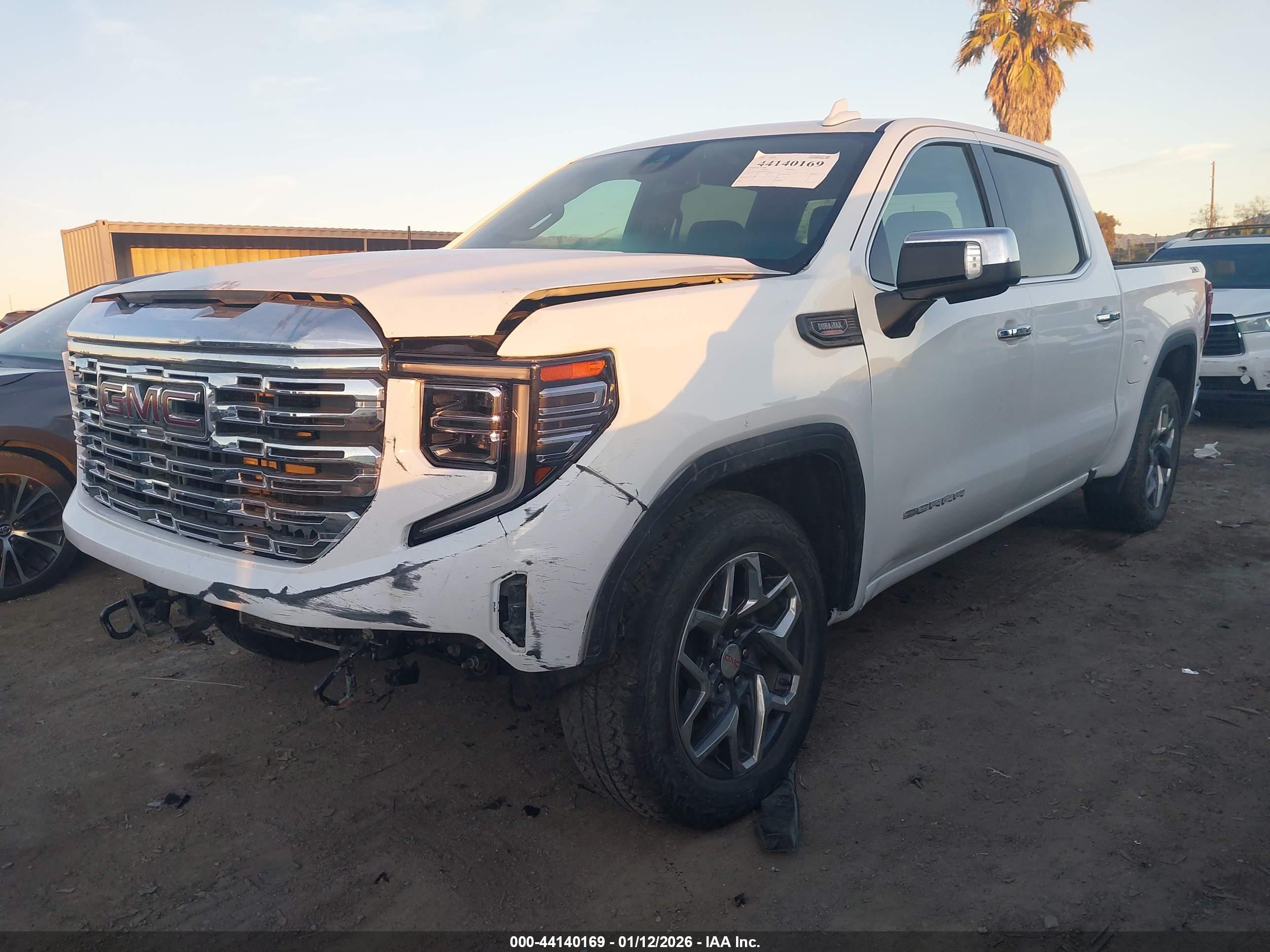 GMC SIERRA image 2