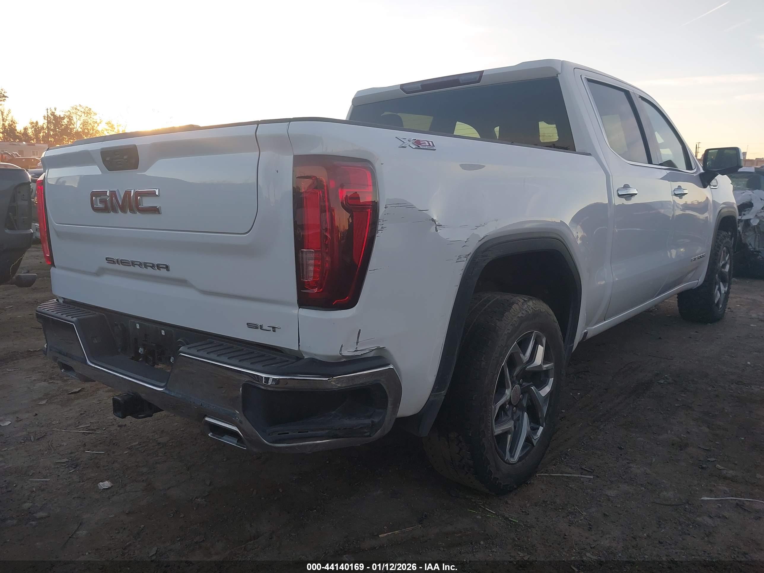GMC SIERRA image 4