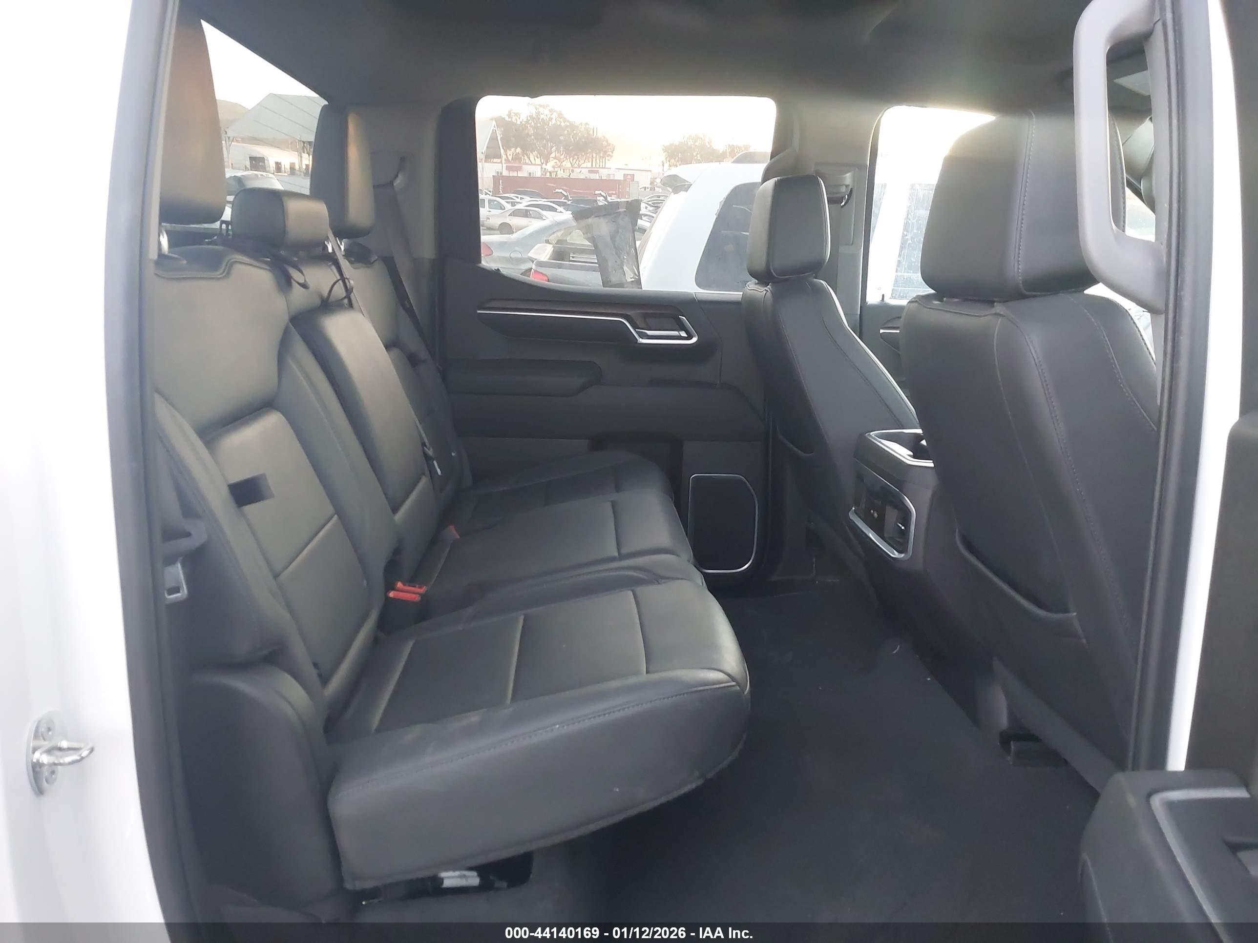 GMC SIERRA image 8