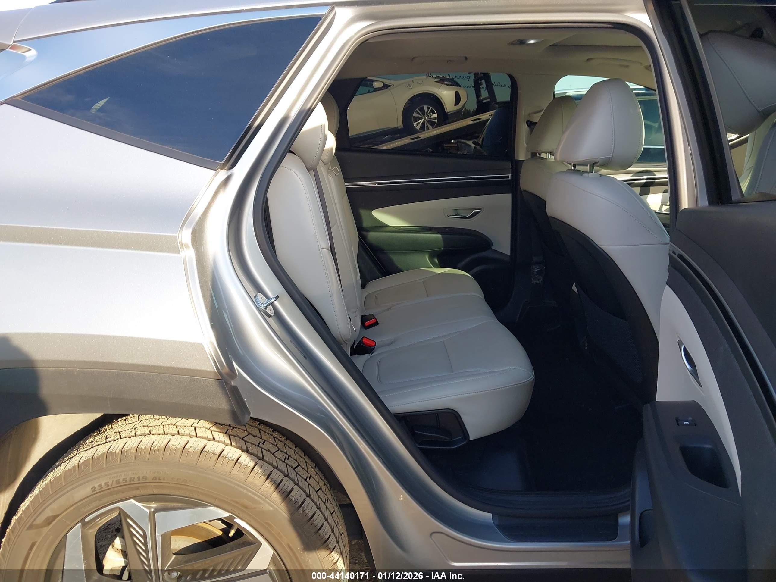 HYUNDAI TUCSON image 8