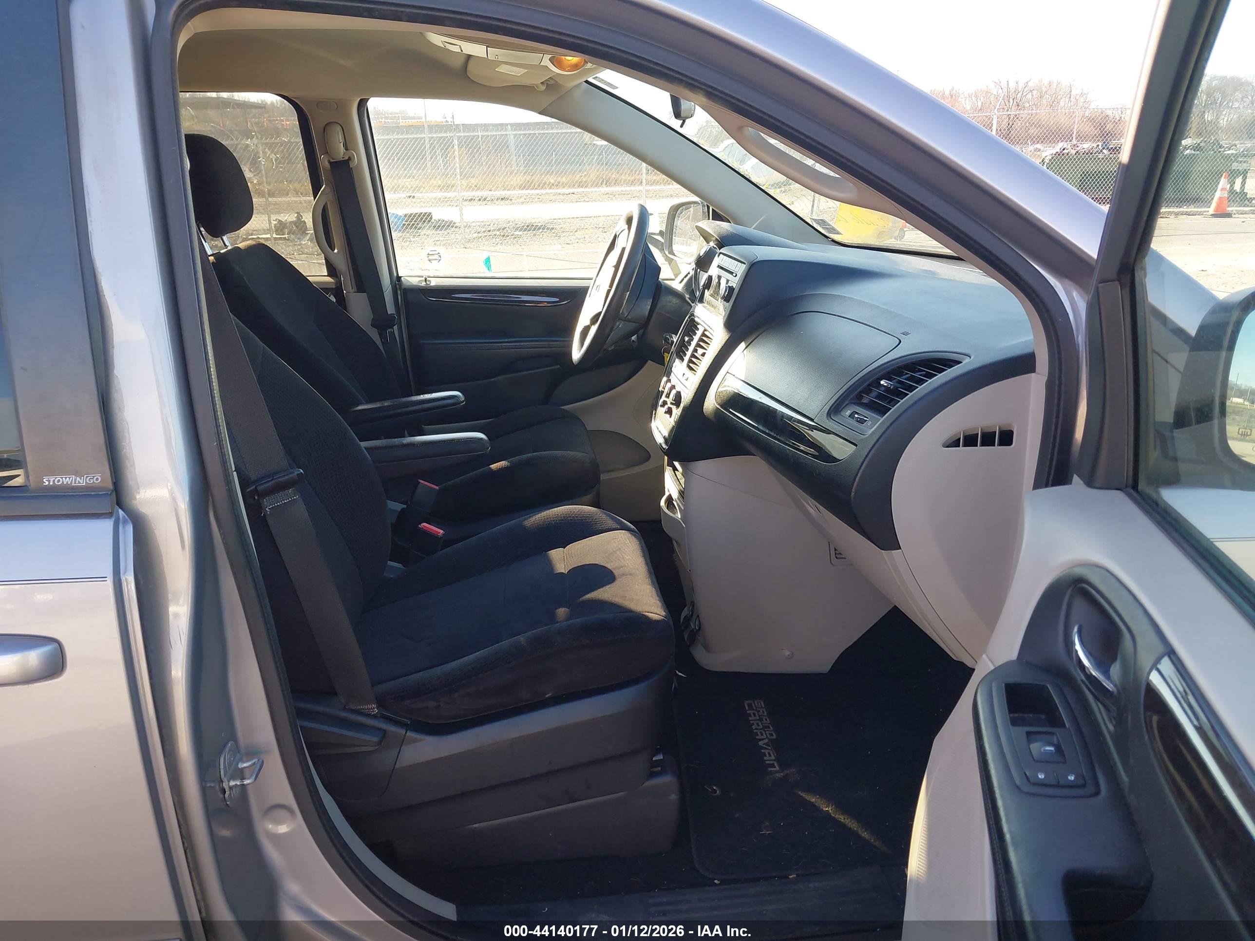 DODGE GRAND image 5
