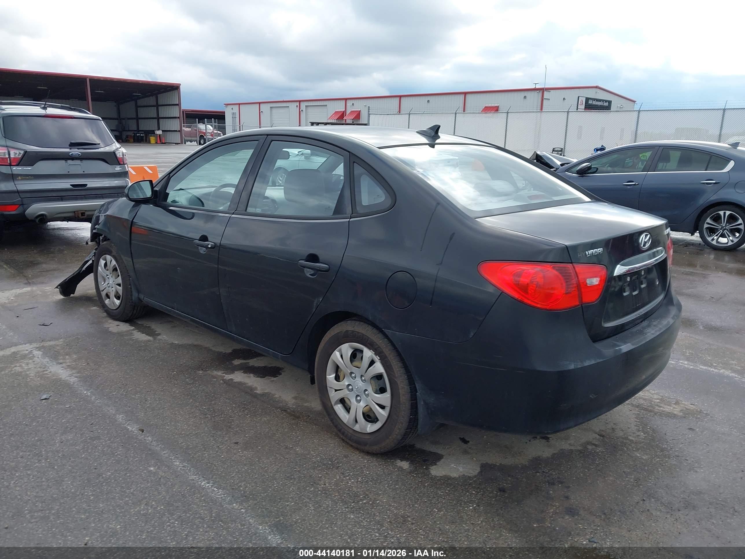 HYUNDAI ELANTRA image 3