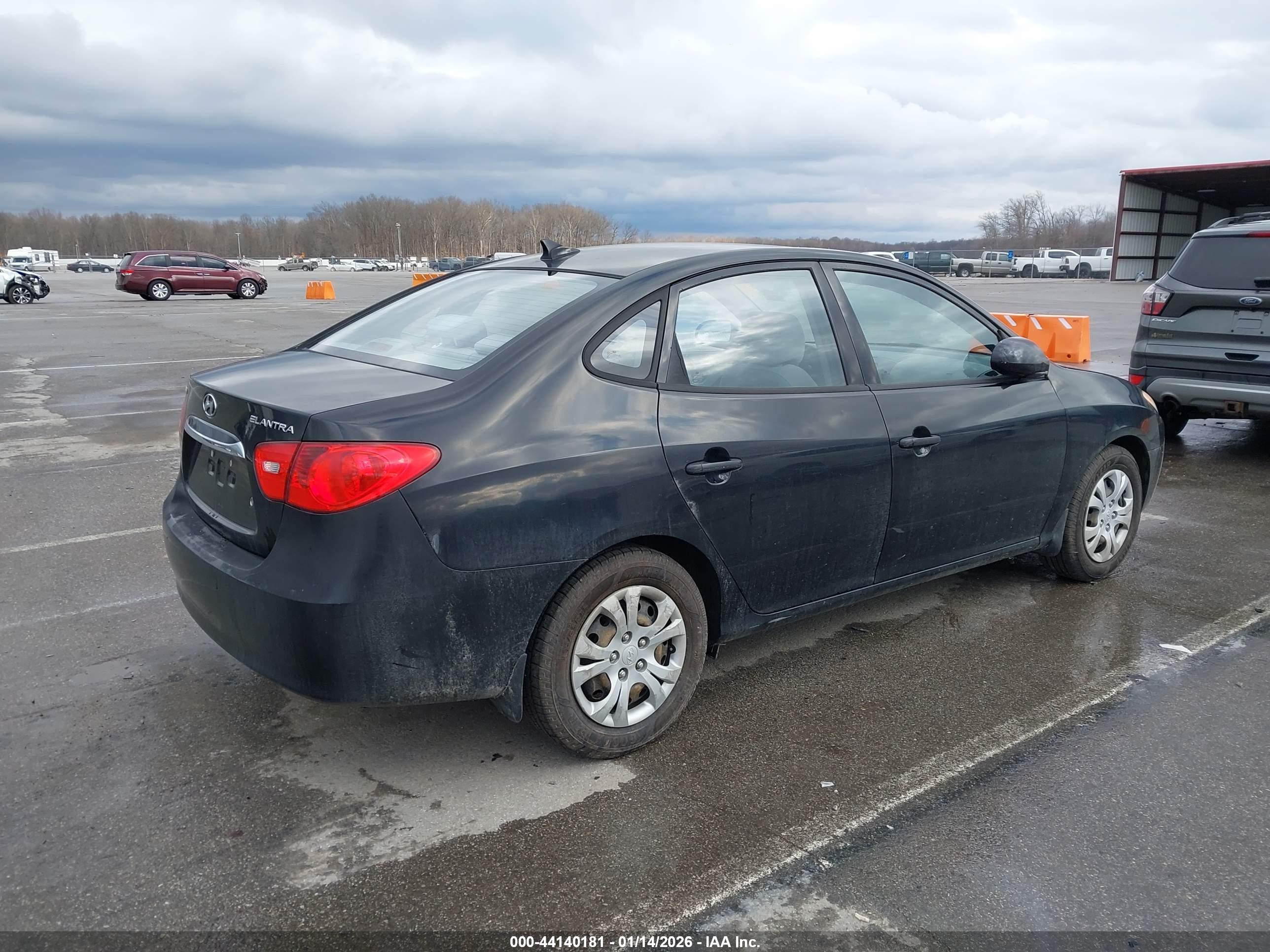 HYUNDAI ELANTRA image 4