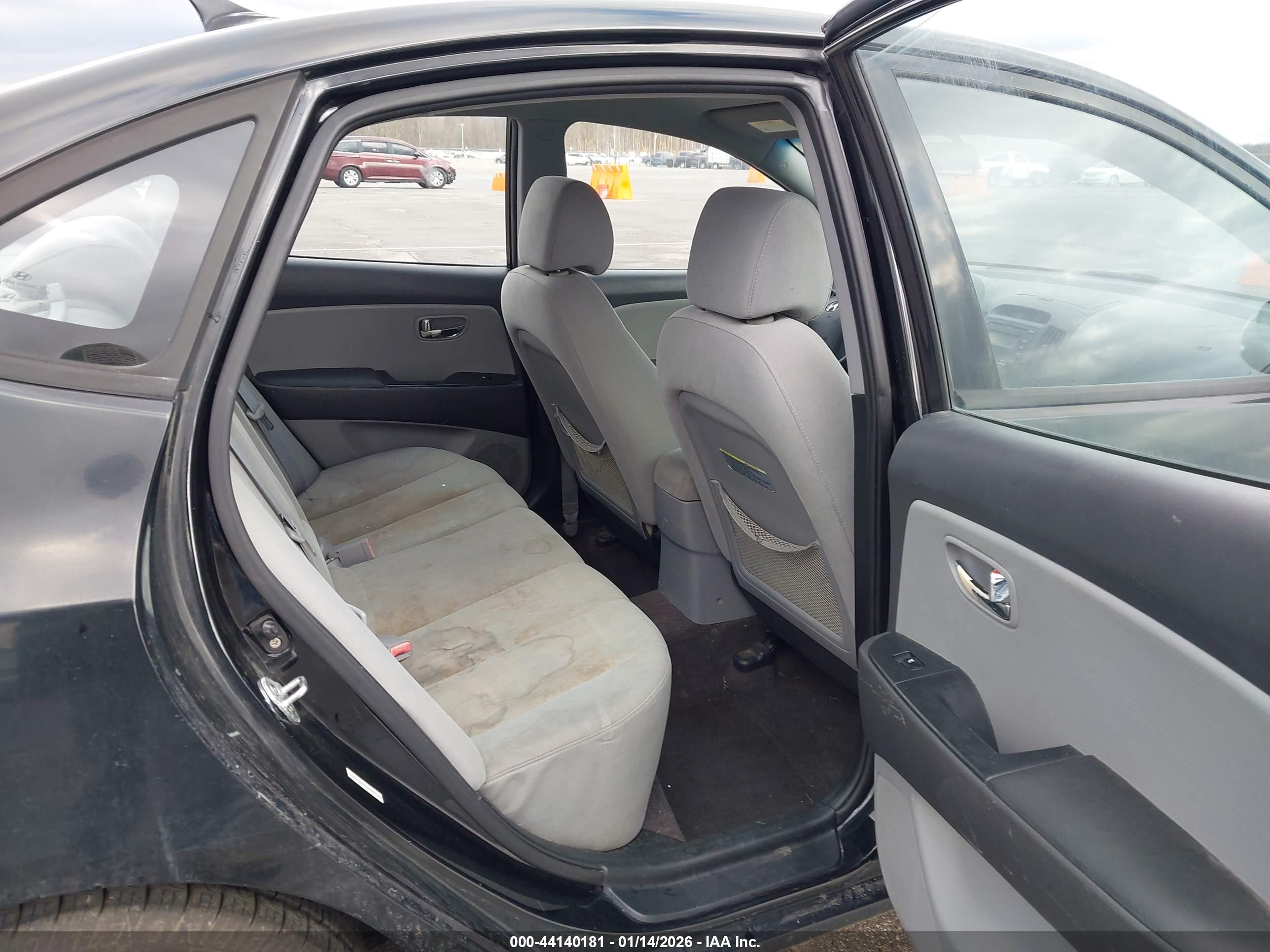 HYUNDAI ELANTRA image 8