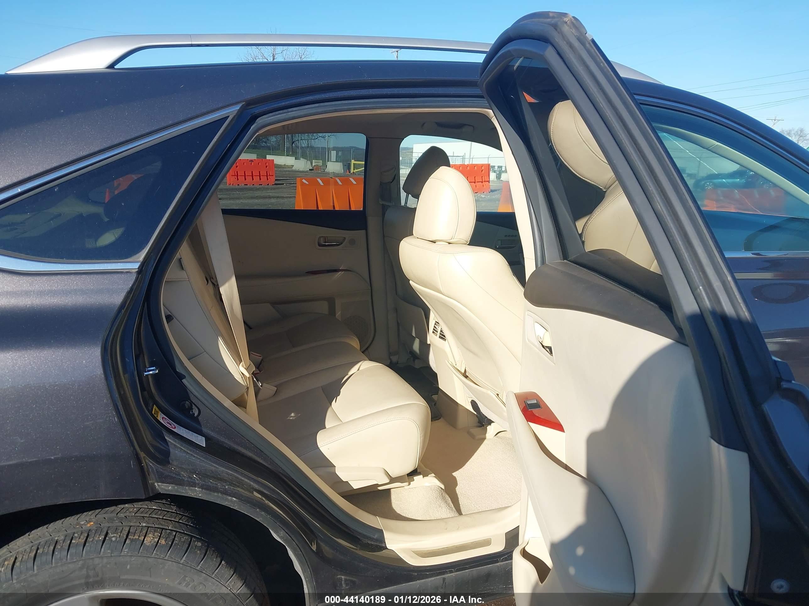 LEXUS RX image 8