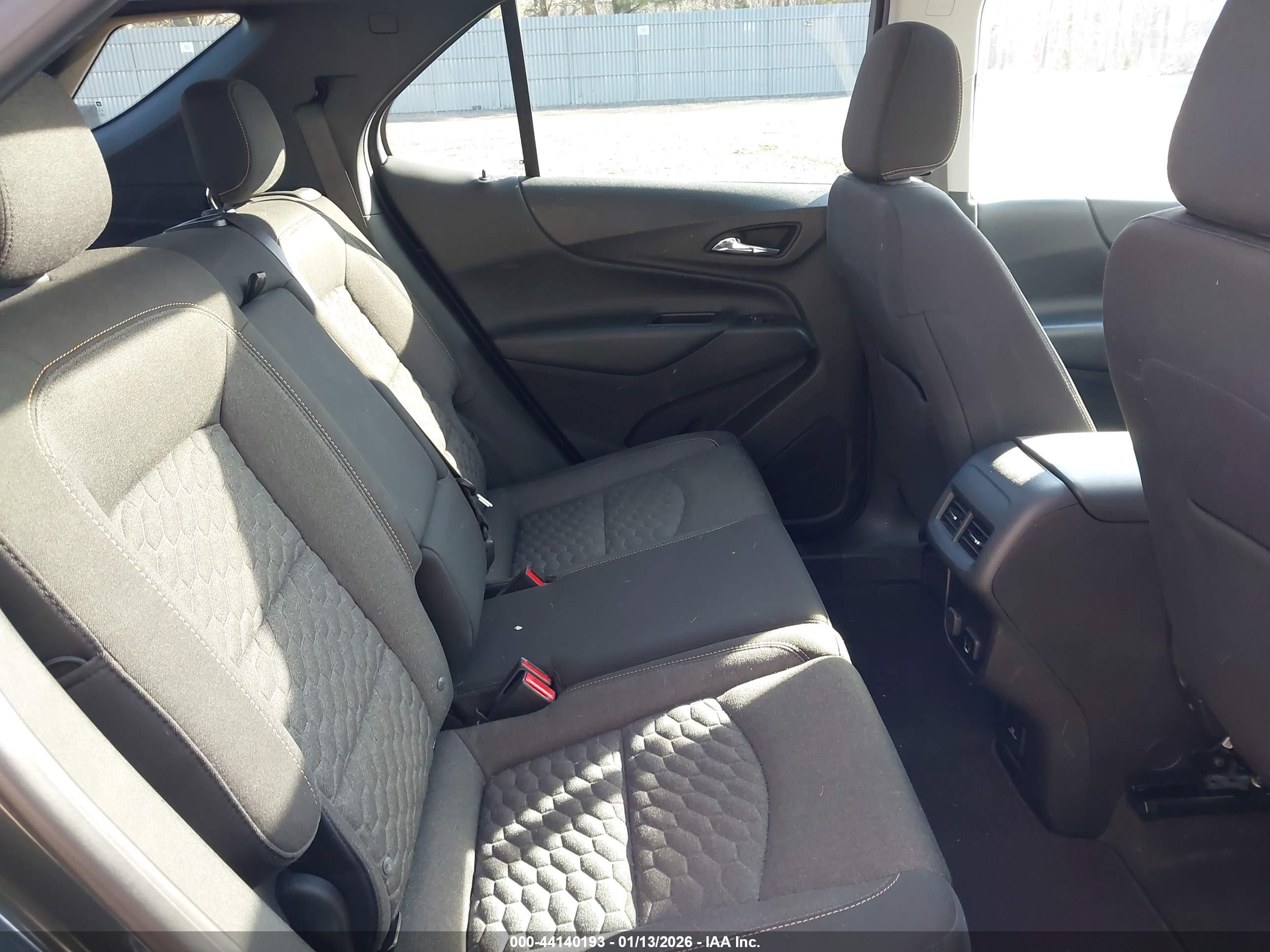 CHEVROLET EQUINOX image 8