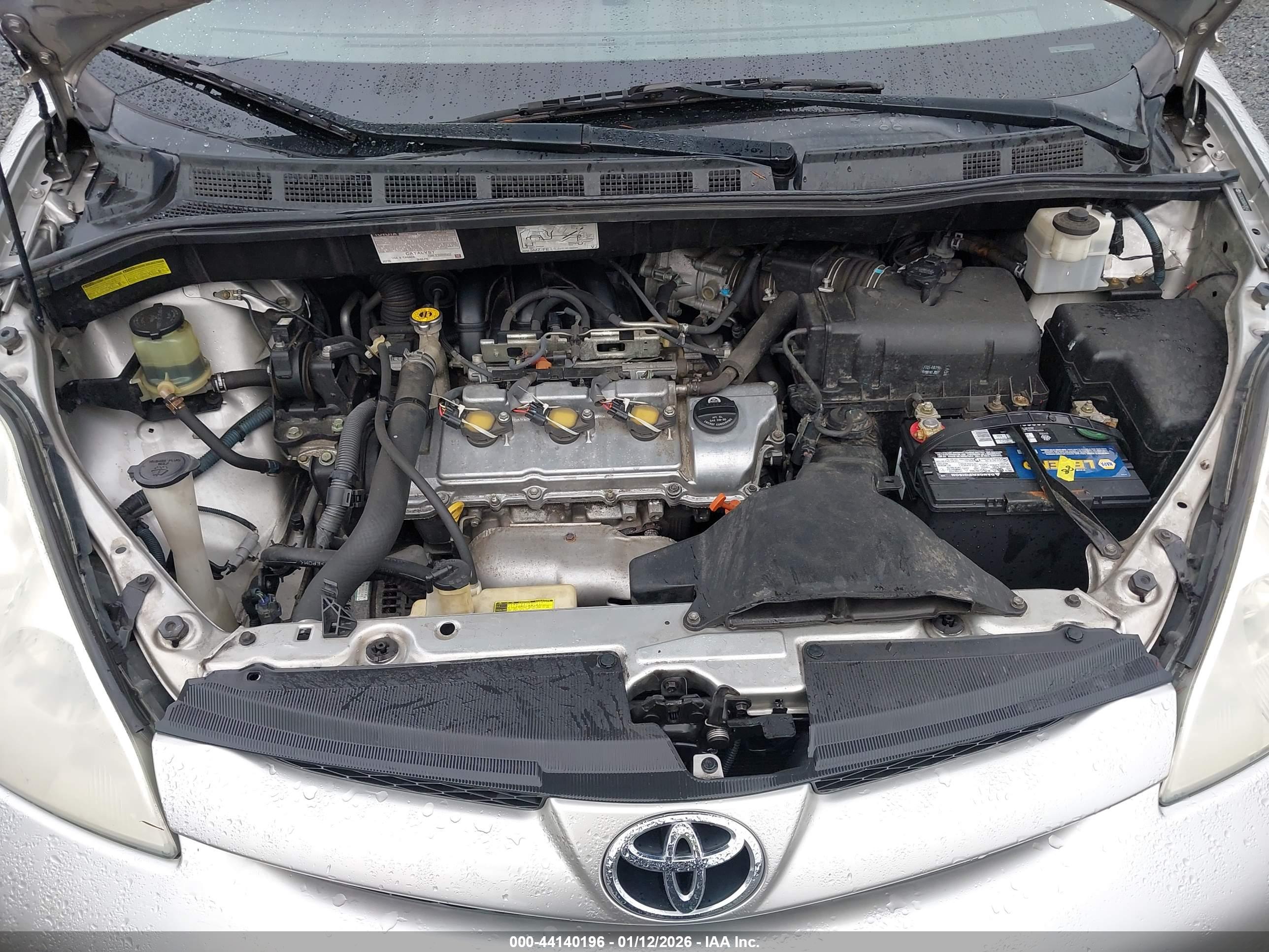 TOYOTA SIENNA image 10