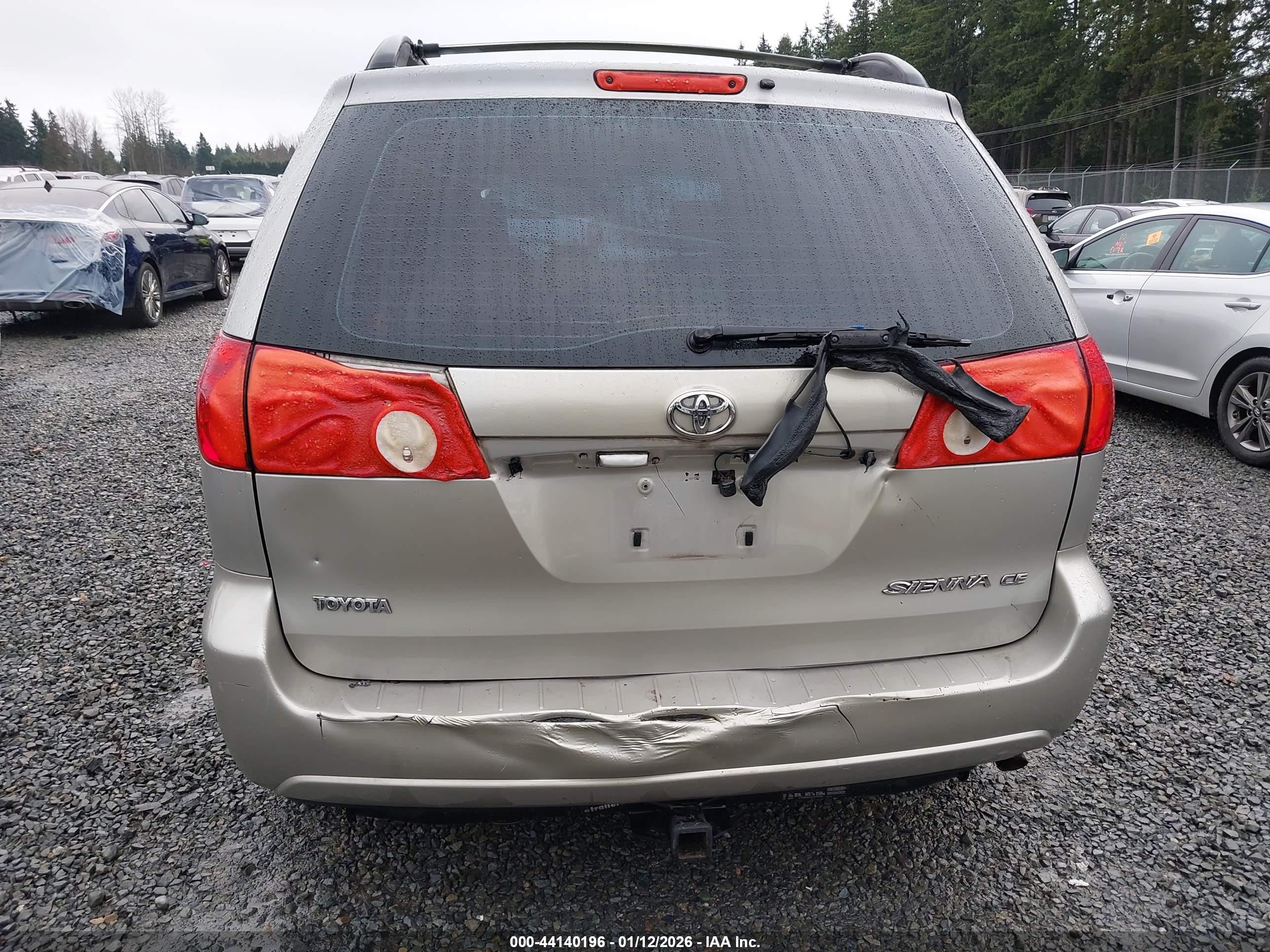 TOYOTA SIENNA image 6